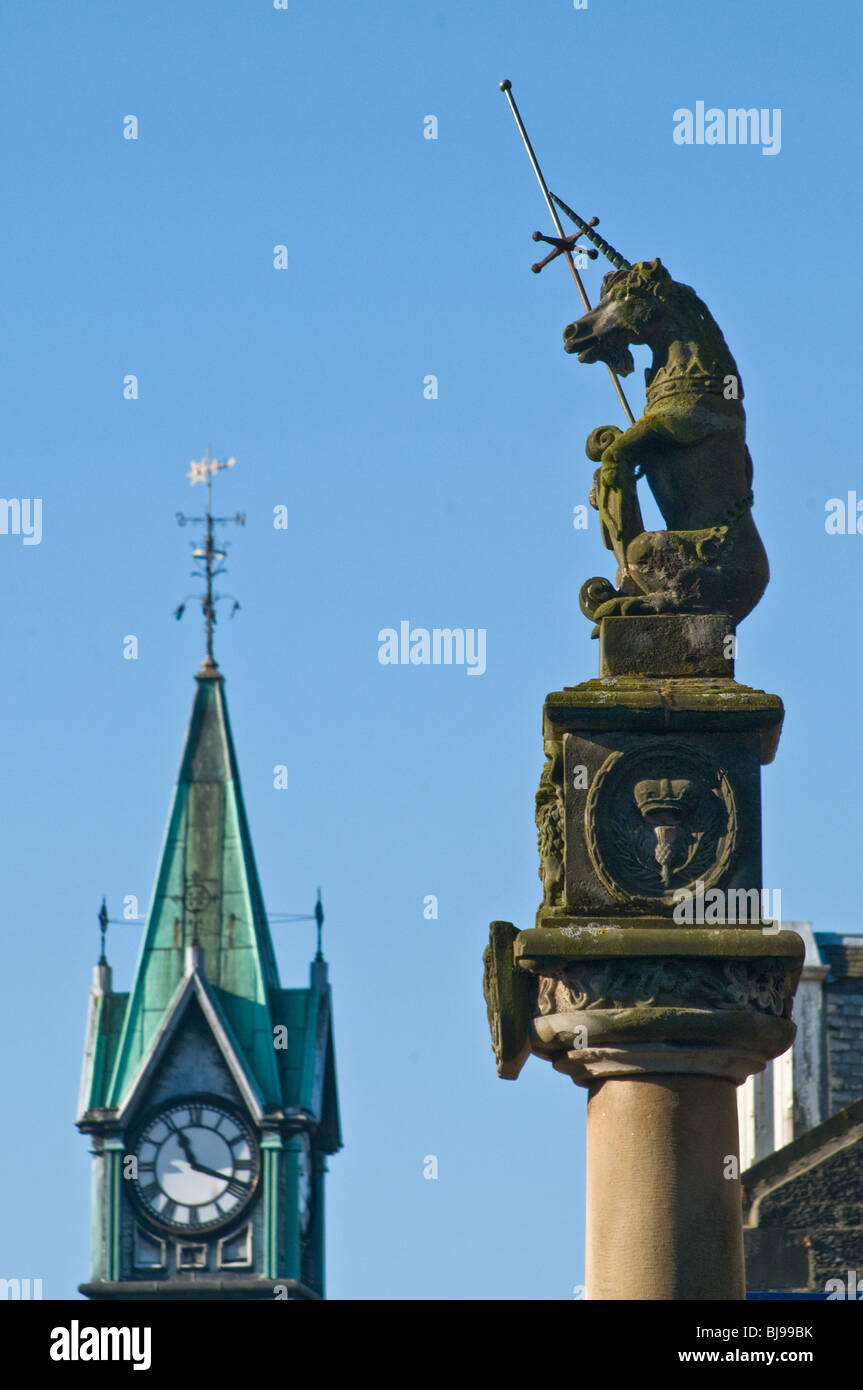 dh  DUNFERMLINE FIFE Unicorn mercat cross and town hall clock tower scotland market statue Stock Photo