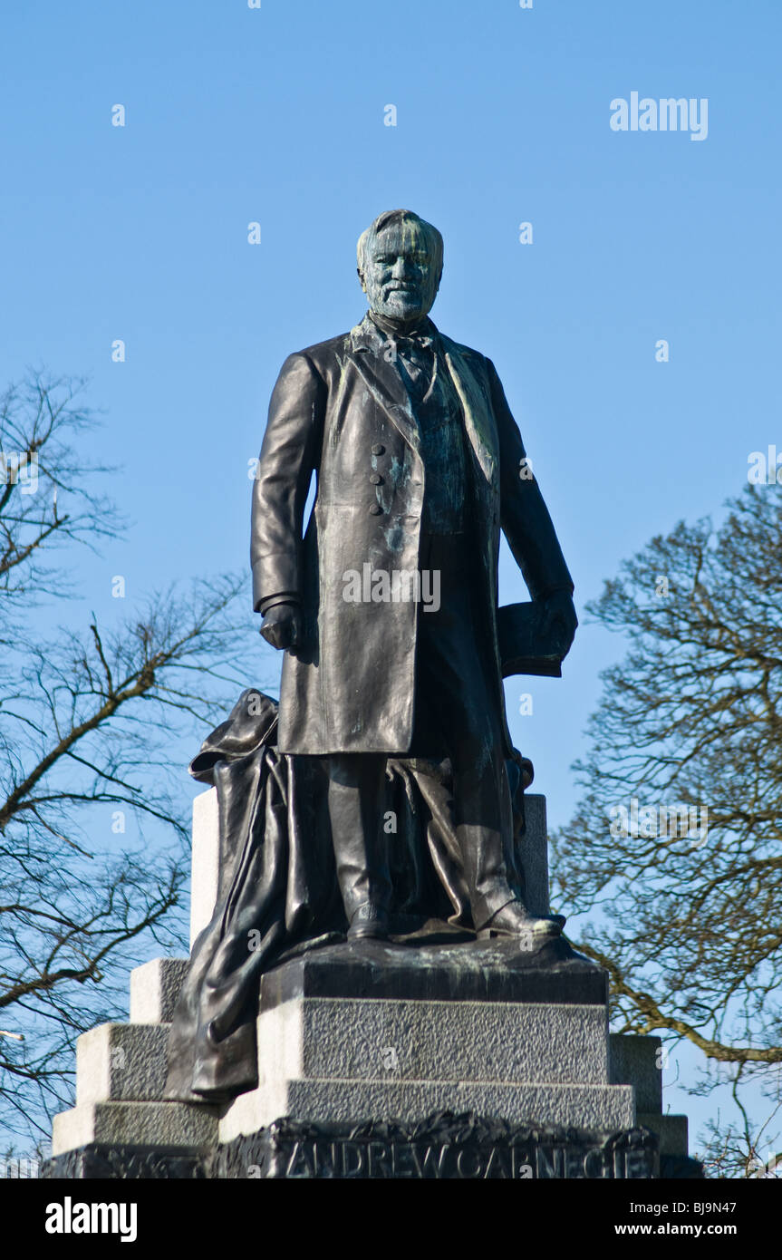 dh  DUNFERMLINE FIFE Andrew Carnegie statue Pittencrieff Park scottish heritage person historical figures Stock Photo
