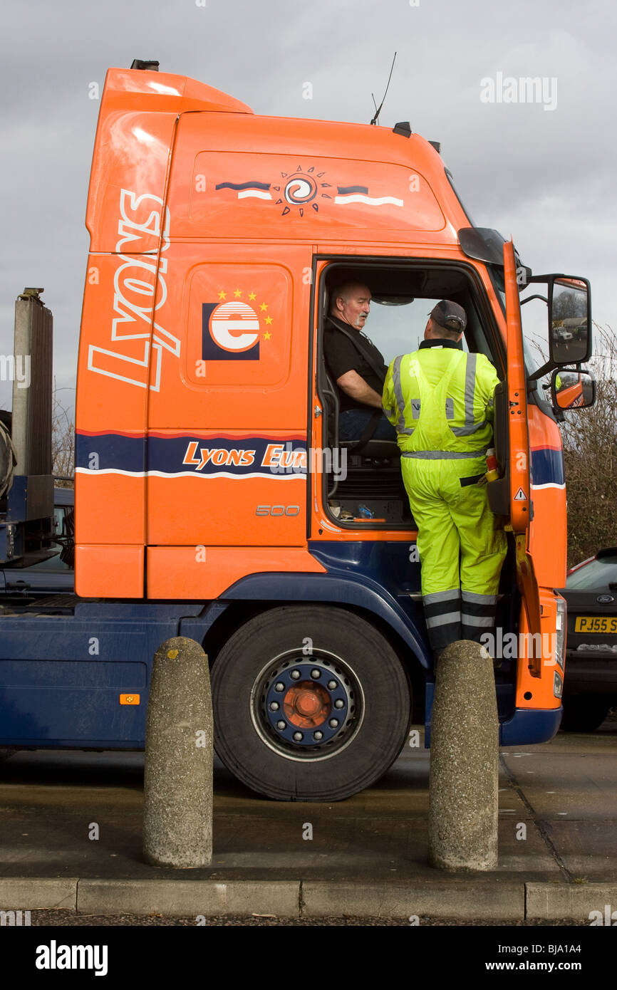 A VOSA officer talks to a lorry driver Stock Photo