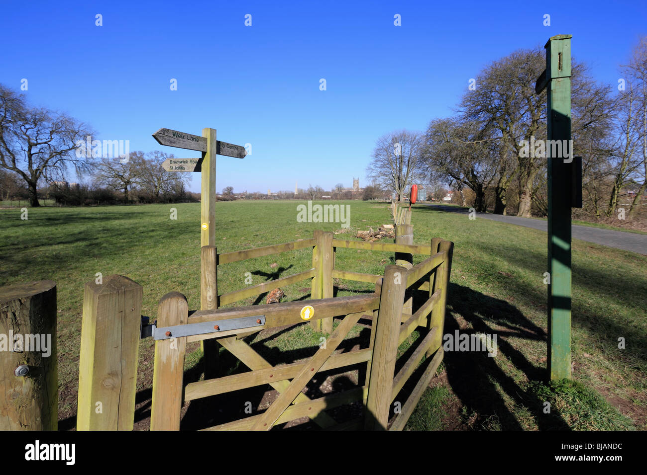 A gate on a footpath Stock Photo - Alamy