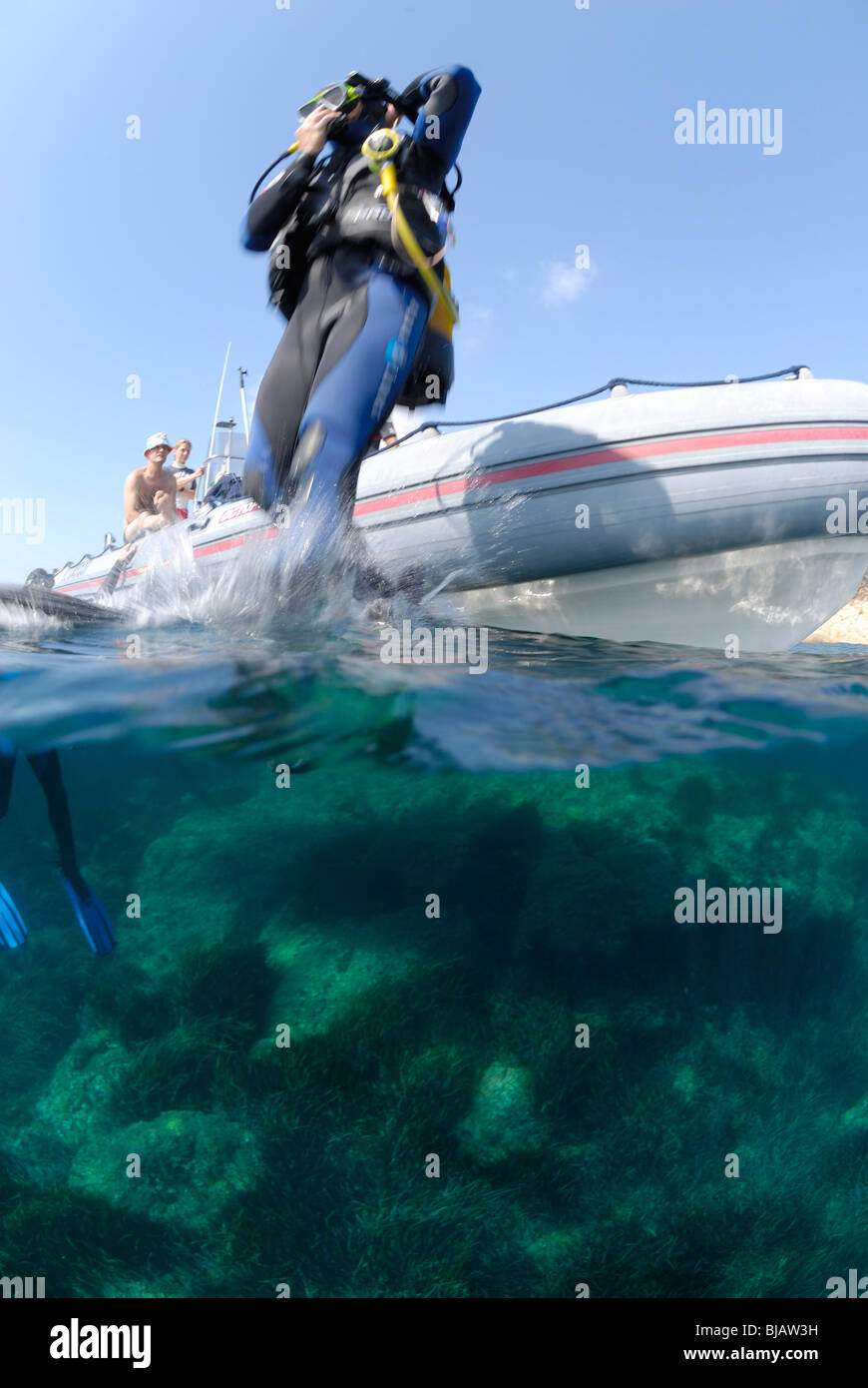 Jumping off boat wet suit hires stock photography and images Alamy