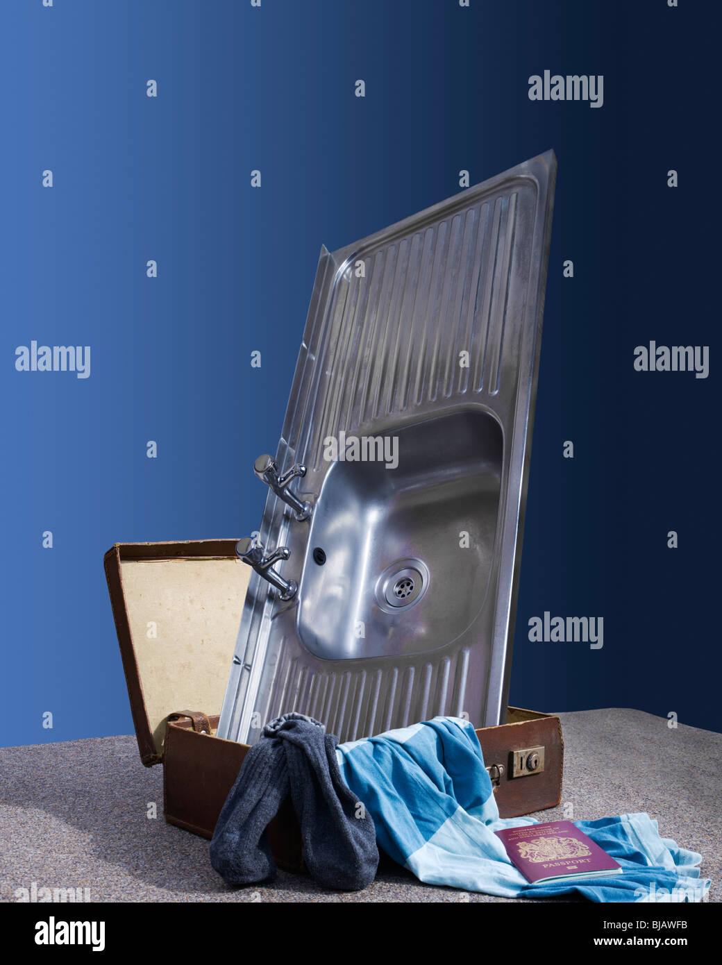 Packing the kitchen sink Stock Photo Alamy