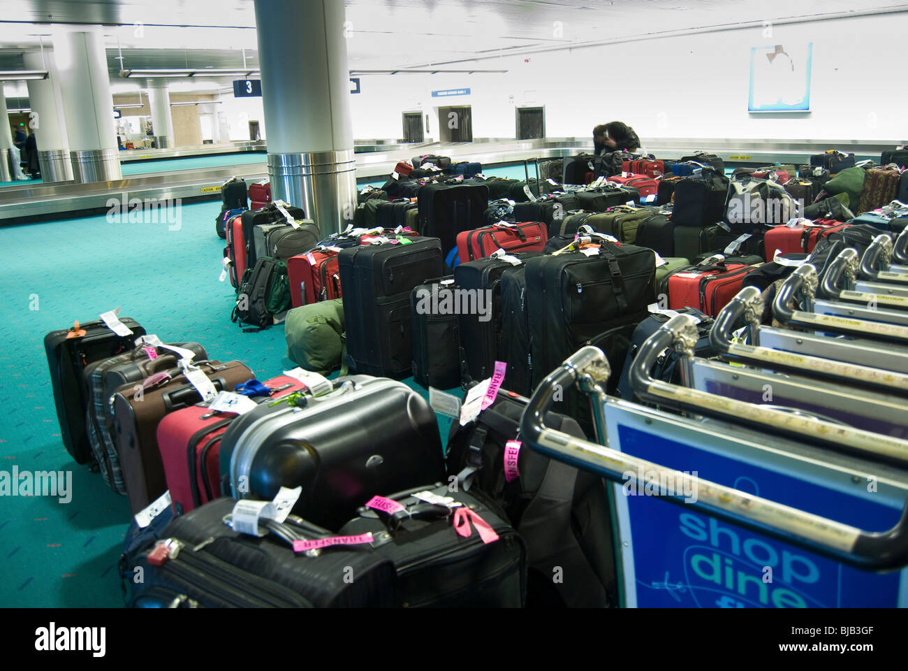 Baggage claim suitcases hi-res stock photography and images - Alamy