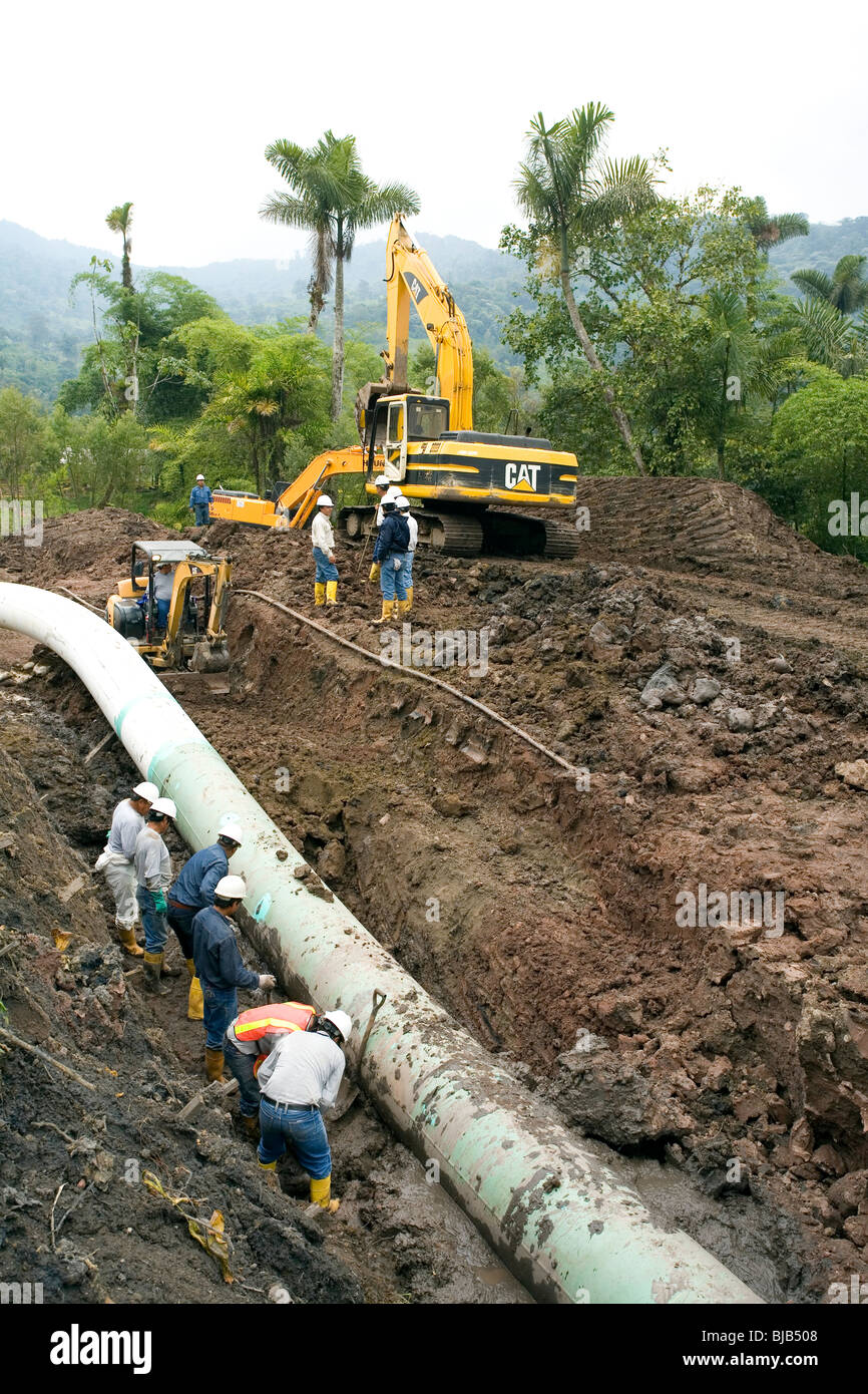 Repairing an oil pipeline in the Ecuadorian Amazon Stock Photo