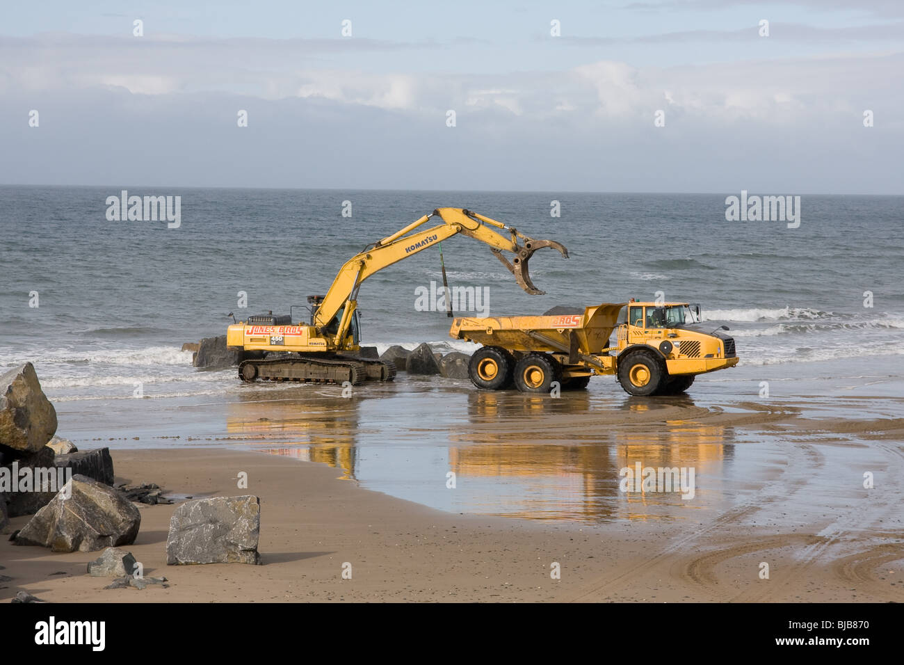Moving boulders on the beach, tywyn Stock Photo Alamy