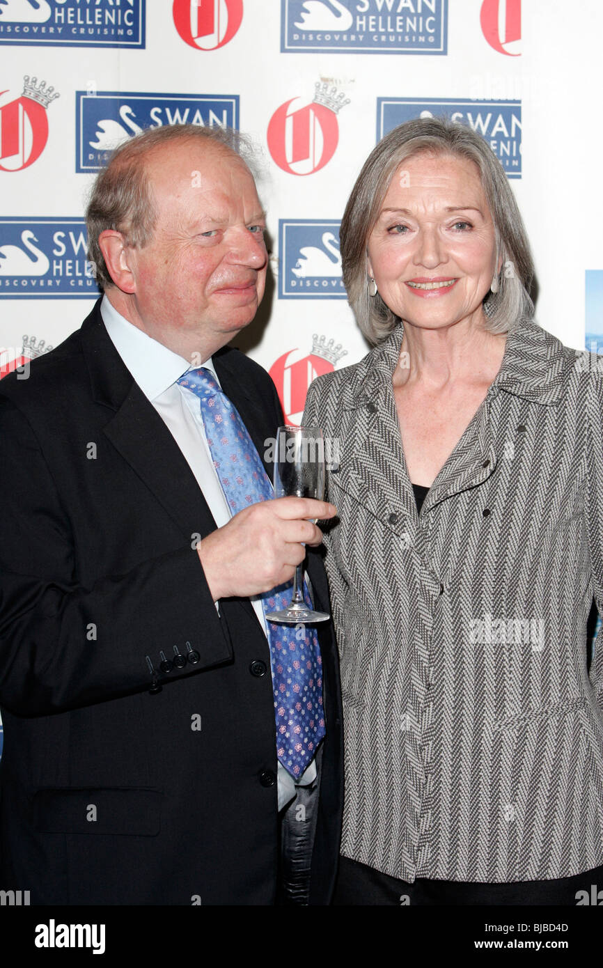 JOHN SARGEANT & ANNA FORD OLDIE OF THE YEAR AWARDS 2009 SIMPSON'S IN THE STRAND LONDON THE STRAND LONDON ENGLAND 24 February Stock Photo