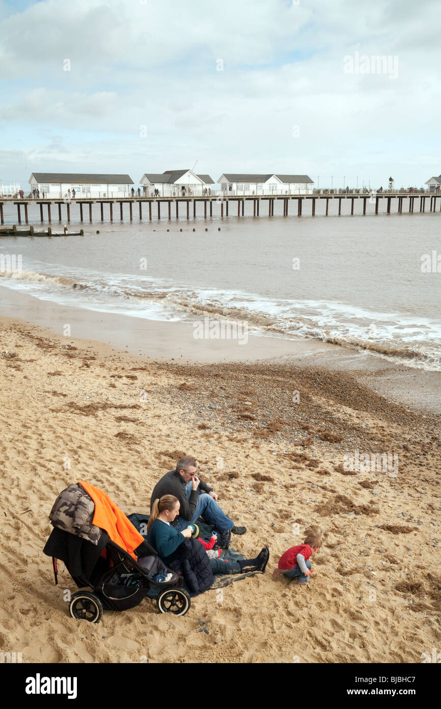 English beach family hi-res stock photography and images - Alamy