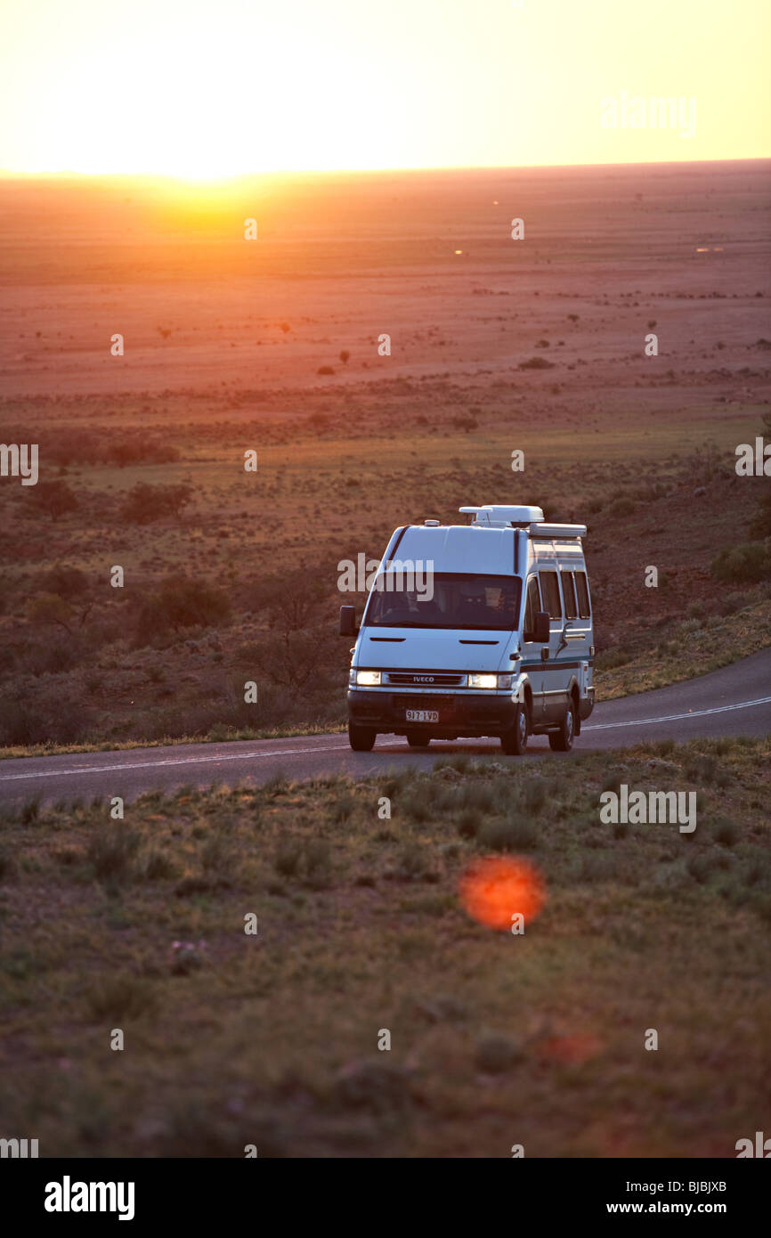 Camper van on Mundi Mundi plains lookout, Silverton, NSW, Australia Stock Photo