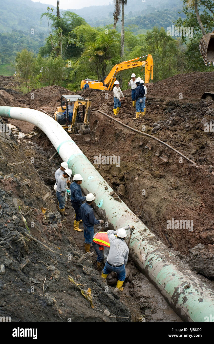 Repairing an oil pipeline in the Ecuadorian Amazon Stock Photo