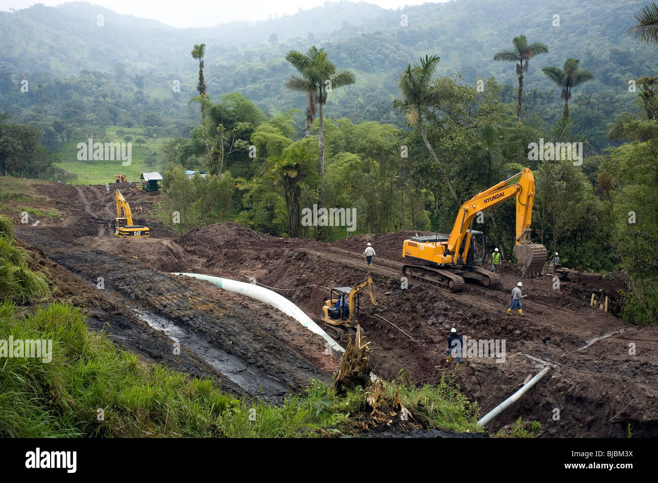 Repairing an oil pipeline in the Ecuadorian Amazon Stock Photo