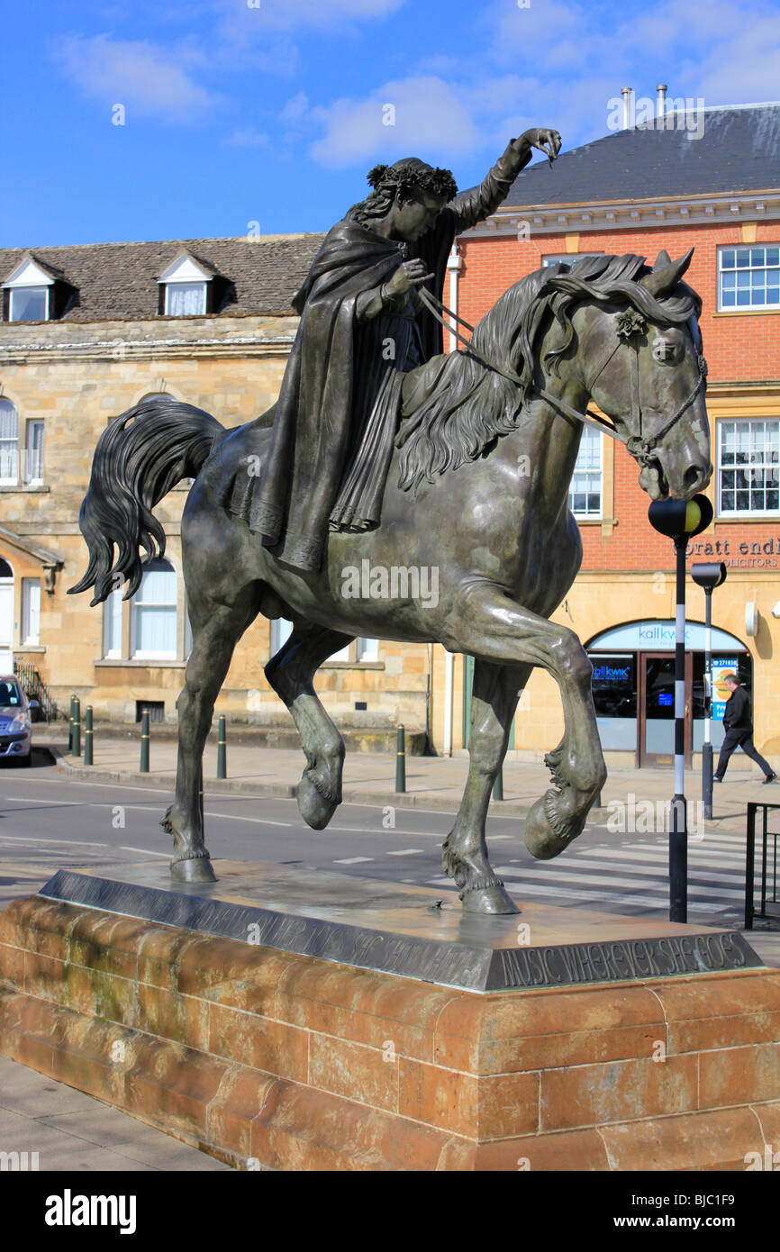 "Ride a cock horse to Banbury Cross" banbury town centre high street
