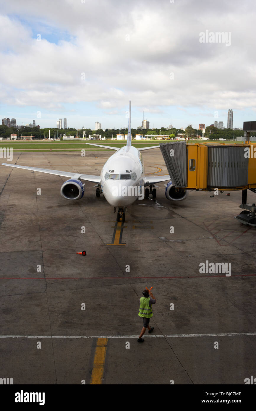 aerolineas argentinas aircraft being directed onto stand by ground crew at aeroparque jorge newbery aep airport buenos aires Stock Photo