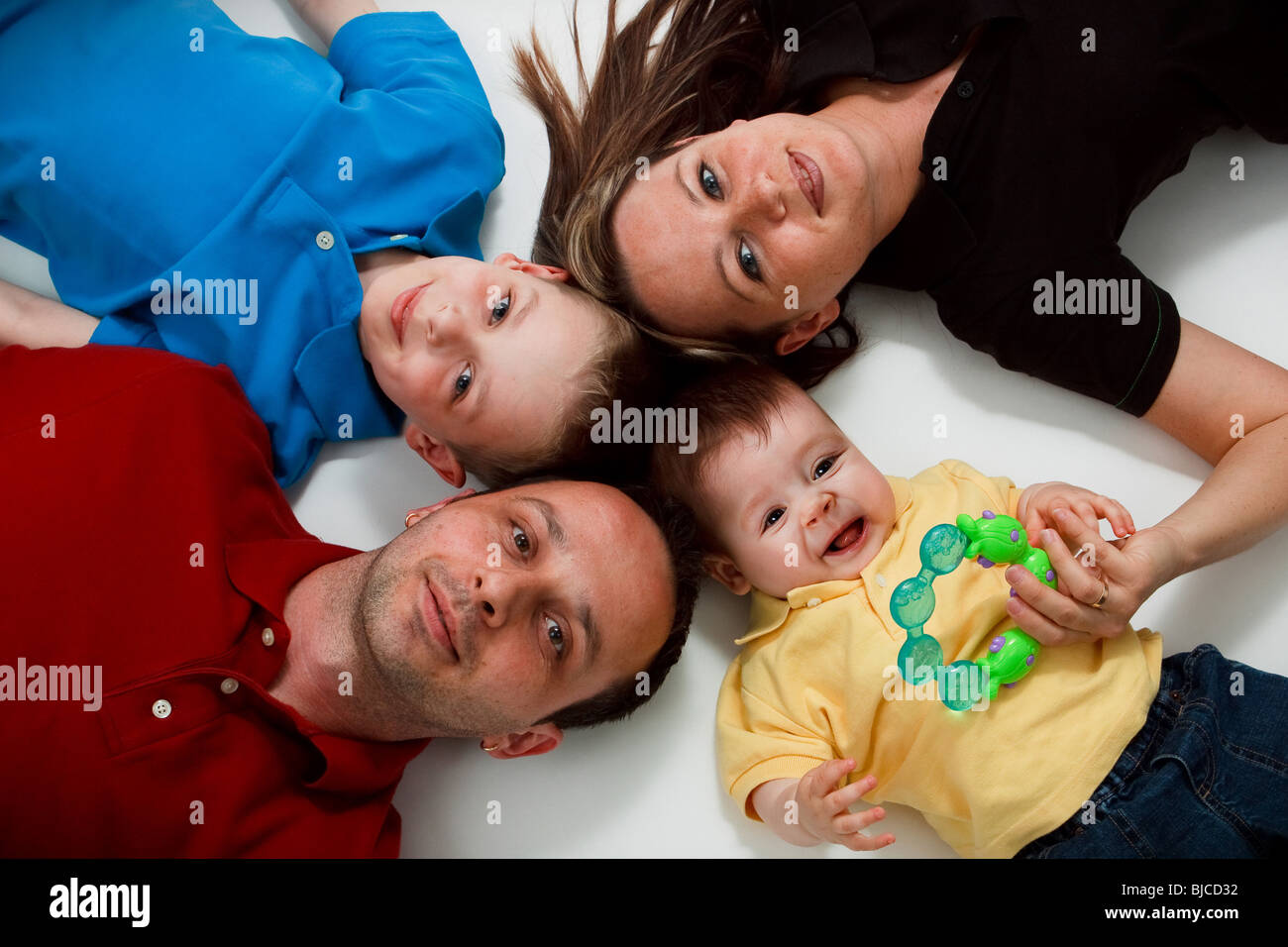 Happy family circle hi-res stock photography and images - Alamy