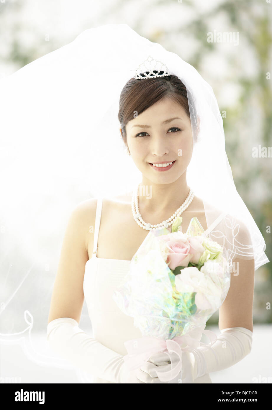 Bride japanese wedding veil hi-res stock photography and images - Alamy