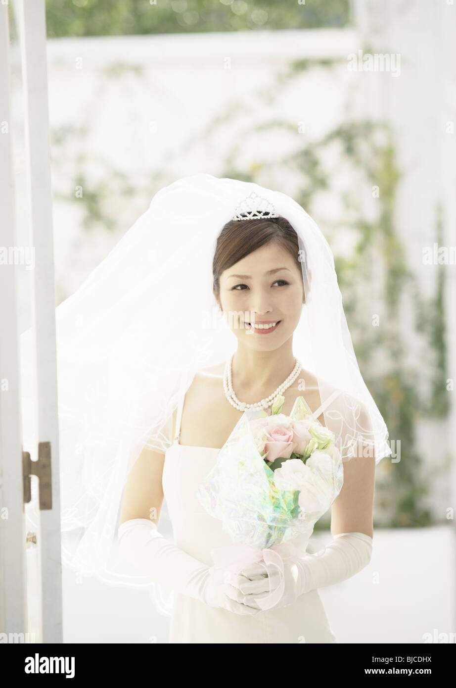Bride japanese wedding veil hi-res stock photography and images - Alamy