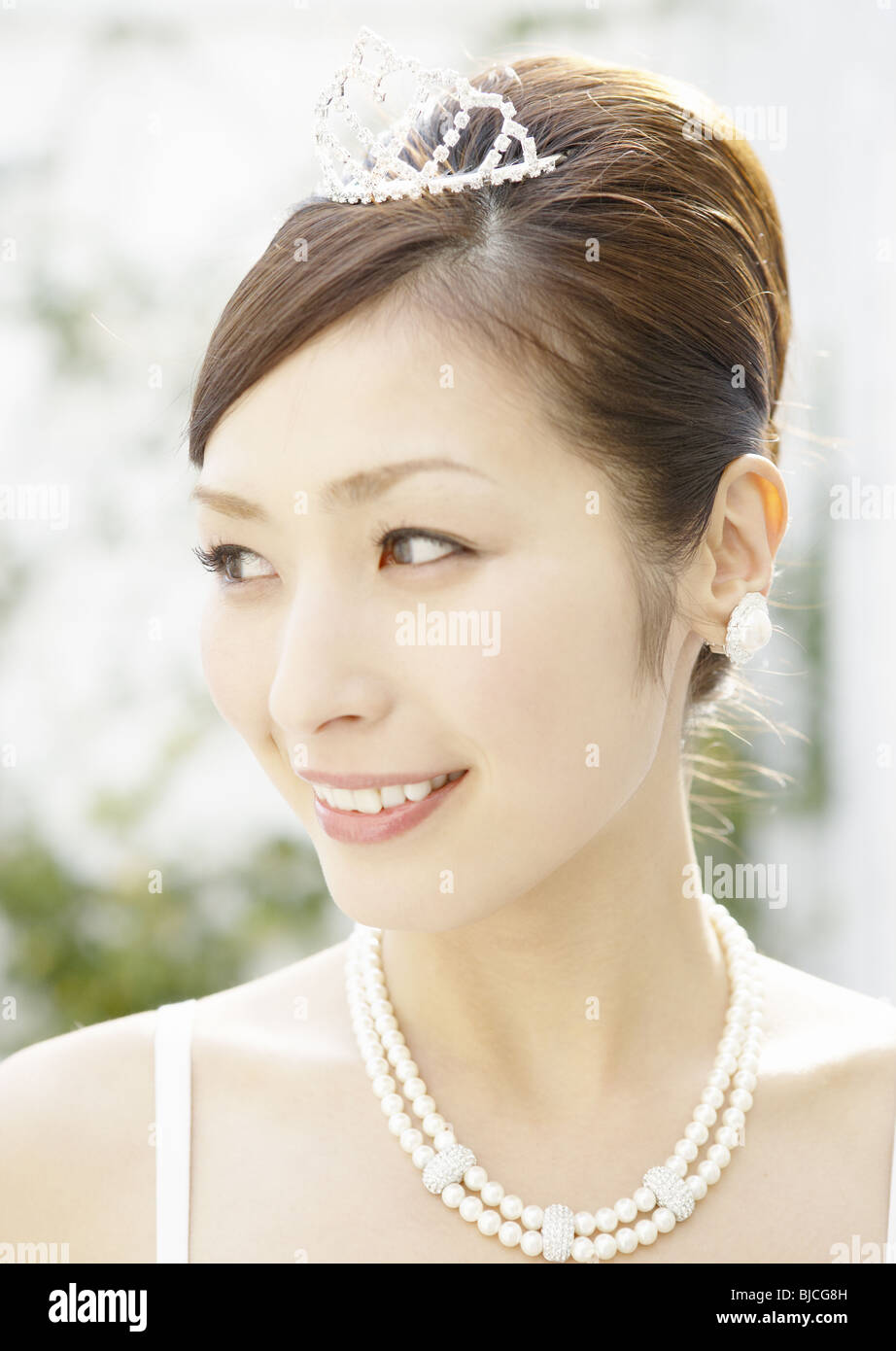 Portrait young bride pearl hi-res stock photography and images - Alamy