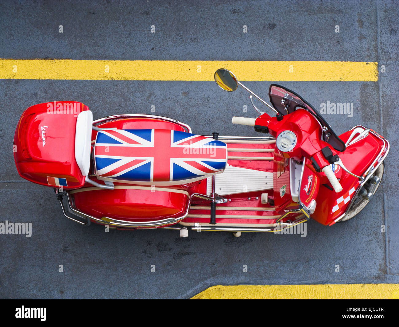 Vespa PX150 with seat covered with flag of Great Britain, Westenders Southern Sweep Tacoma ride Stock Photo