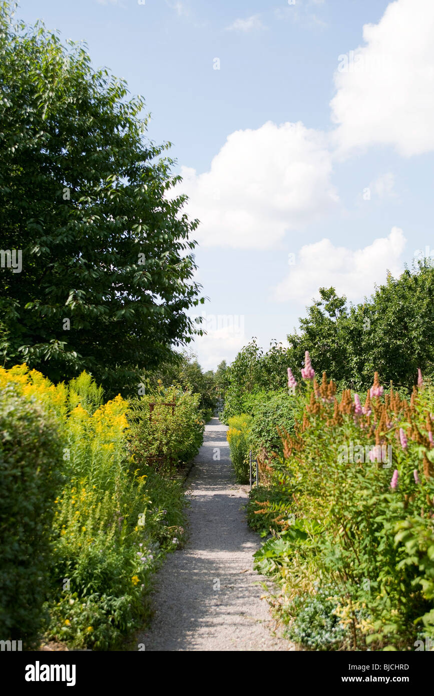 Gravel Garden Path Stock Photos & Gravel Garden Path Stock Images - Alamy