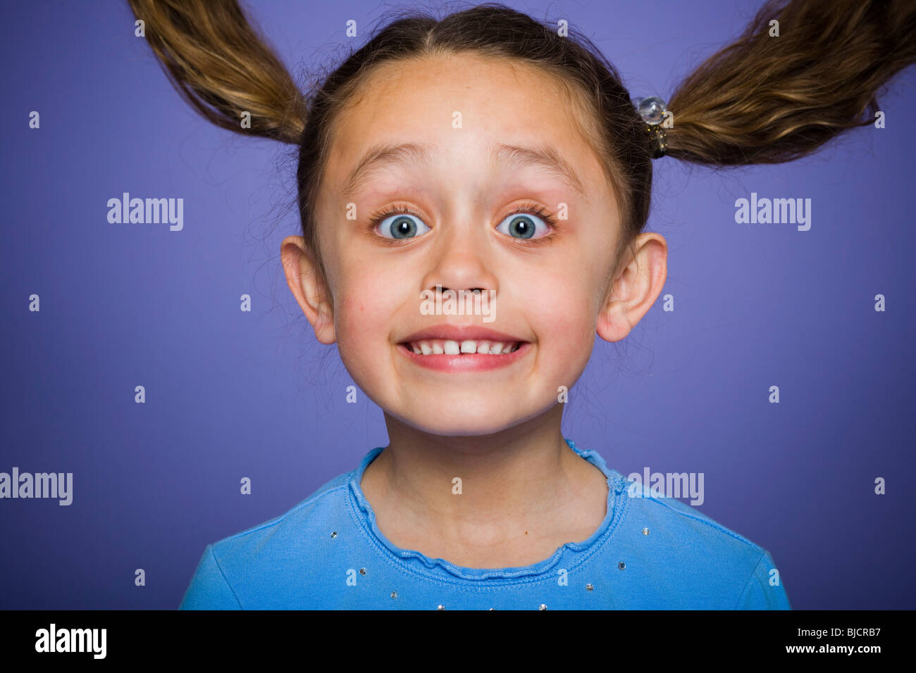 Smiling girl hi-res stock photography and images - Alamy