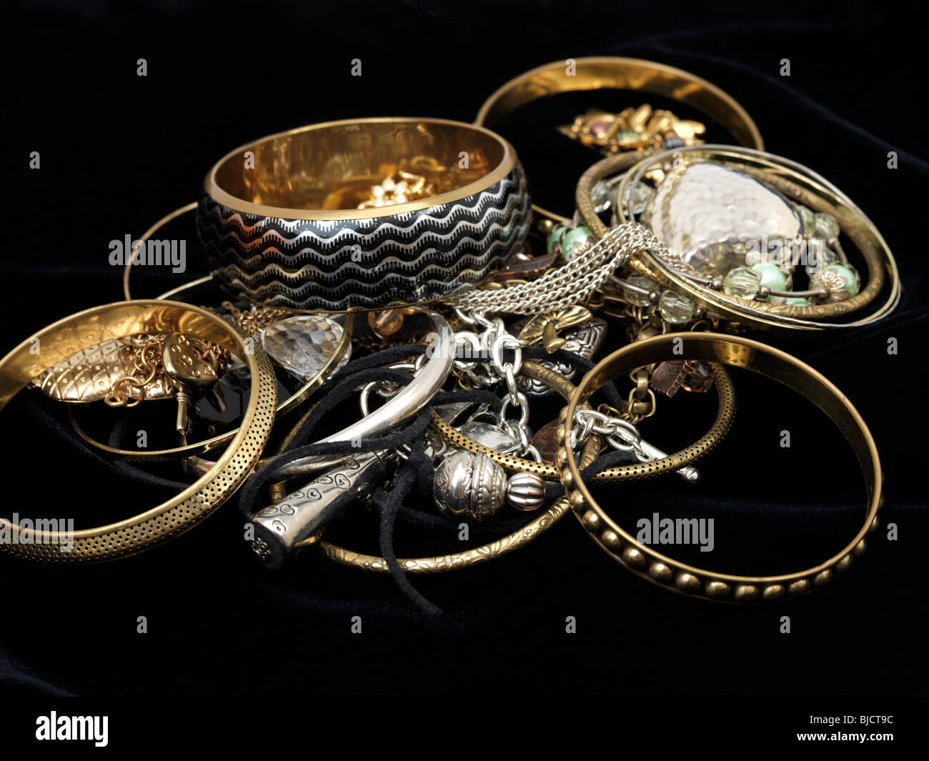 Silver jewellery hires stock photography and images Alamy