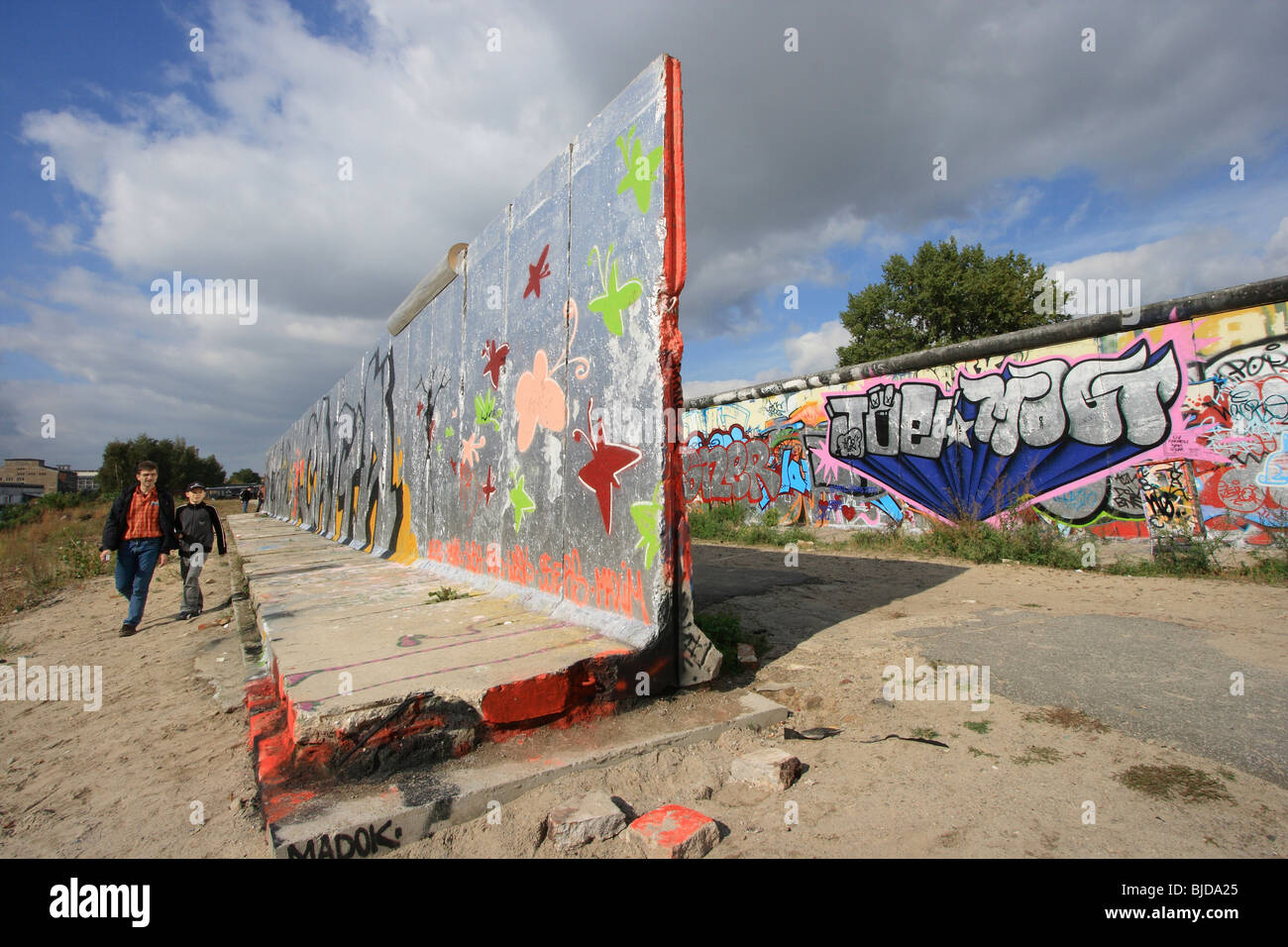 Parts of Berlin Wall with graffiti, Berlin, Germany Stock Photo Alamy