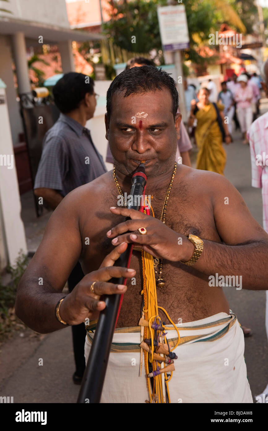 India, Kerala, Kochi, Ernakulam Uthsavom festival, Parayeduppu elephant procession, Nadaswaram trumpet player Stock Photo