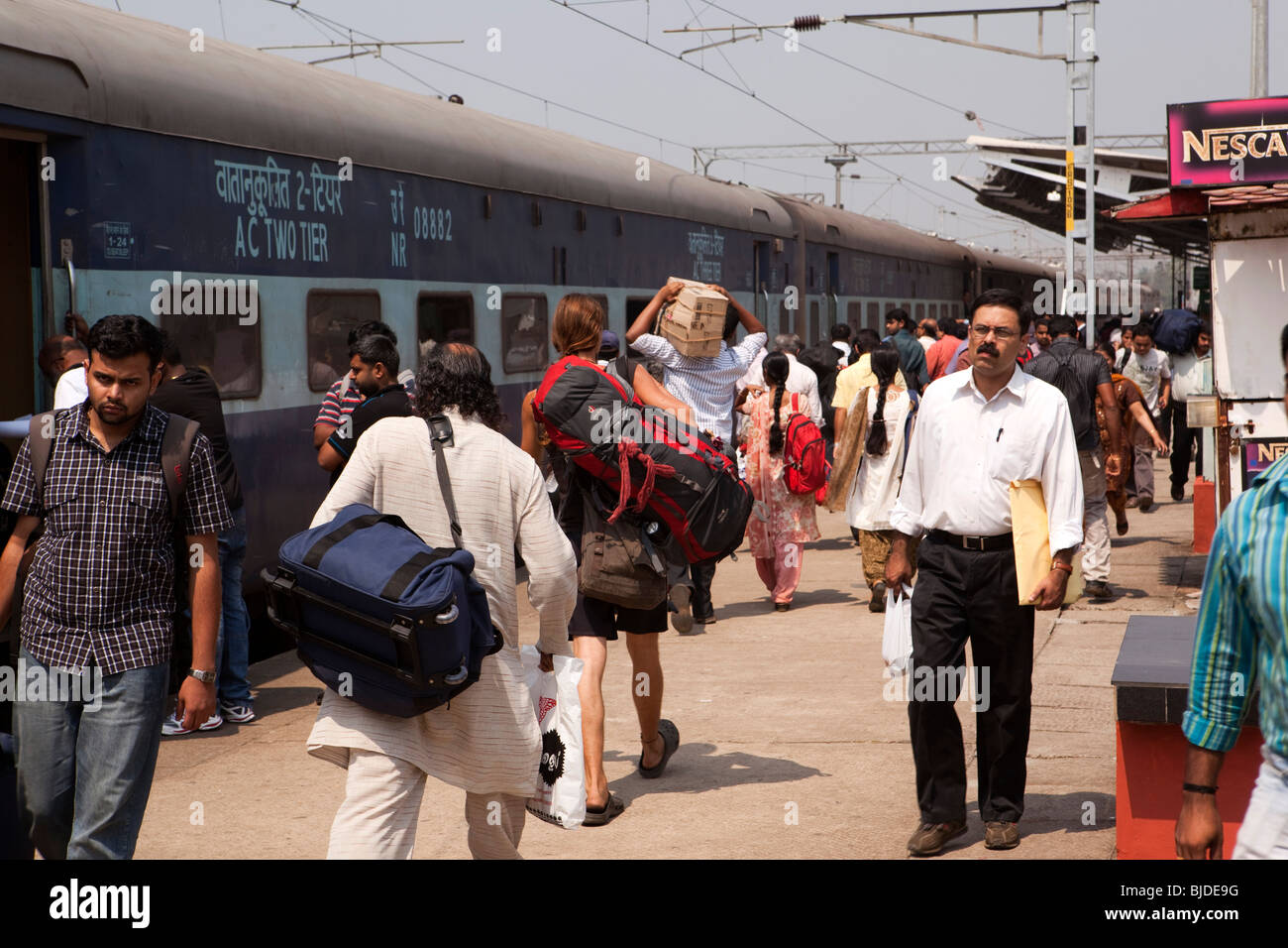 India, Kerala, Kochi, Ernakulam Railway Station, backpacker amongst passengers boarding train Stock Photo