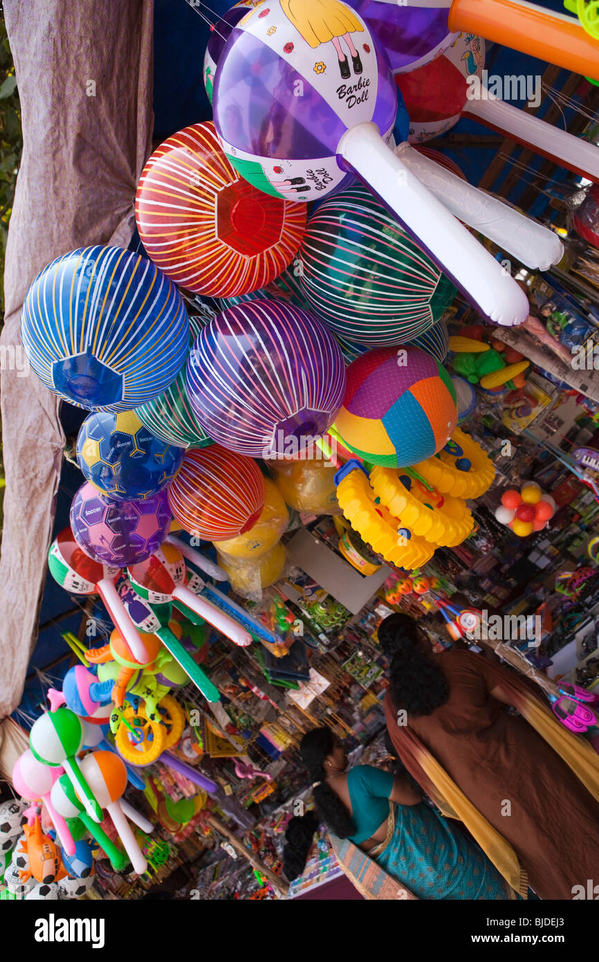 India, Kerala, Kochi, Ernakulam Shiva Temple, Uthsavom festival, colourful souvenir stall on Durbar Ground Stock Photo