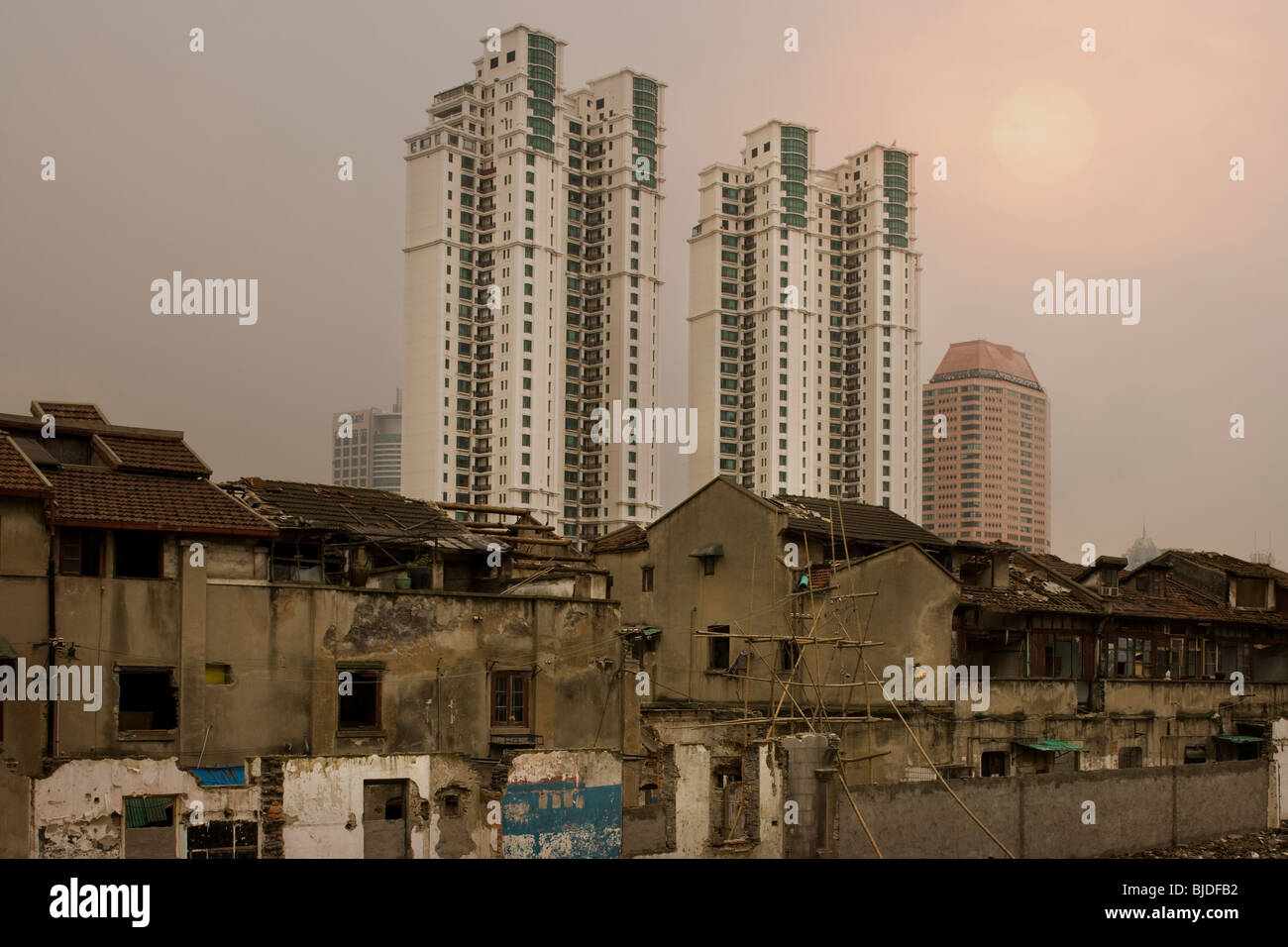 Urban shanghai hi-res stock photography and images - Alamy