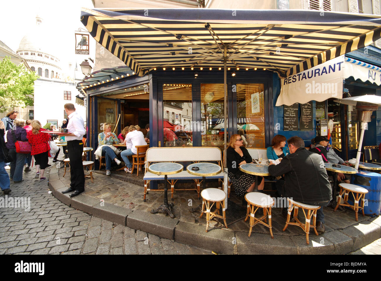 restaurant Au Clairon des Chasseurs Montmartre Paris France Stock Photo ...