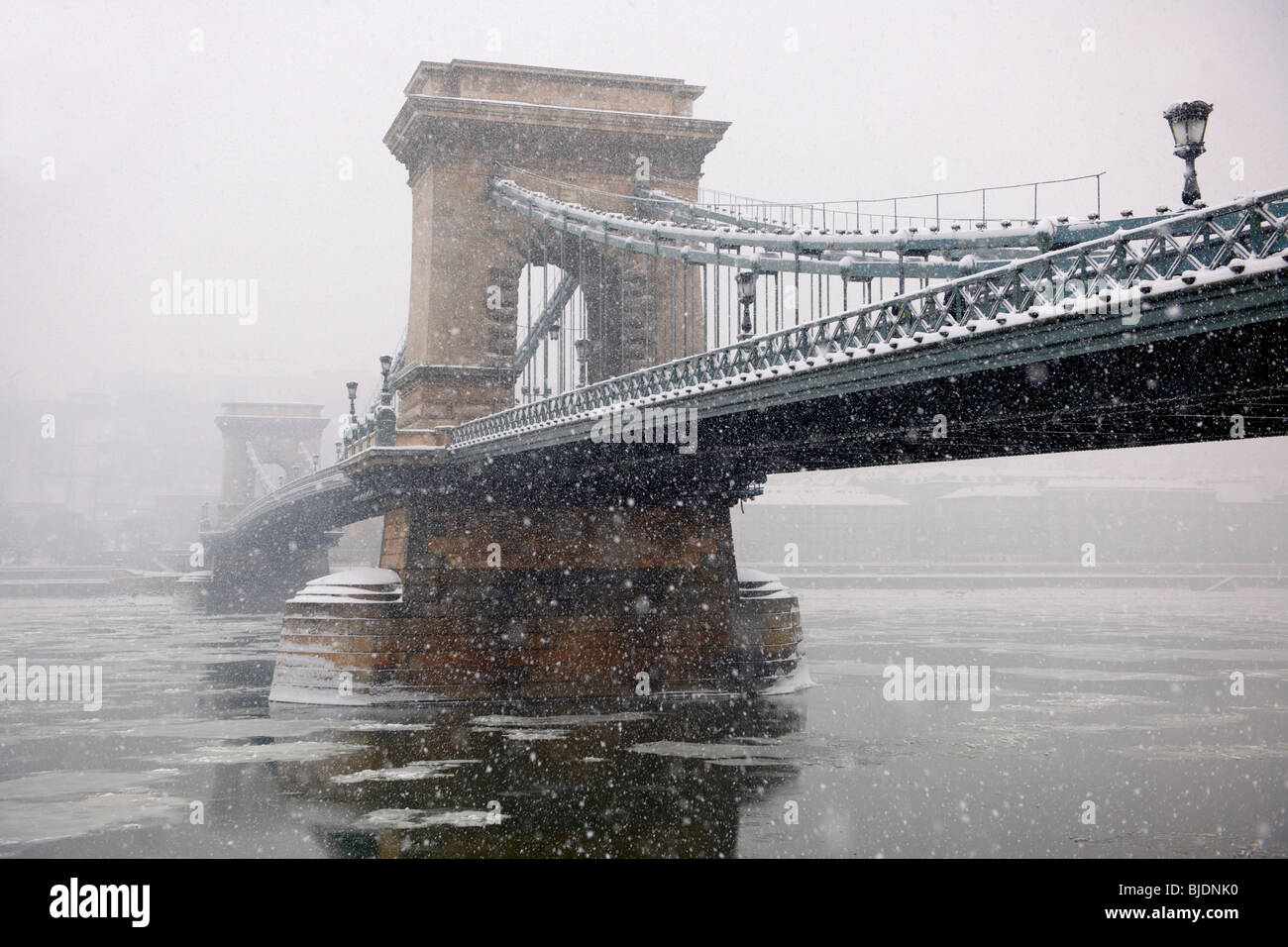 Szechenyi Chain Bridge (Széchenyi lánchíd) in a snow storm, crossing the Danube, Budapest, Hungay Stock Photo