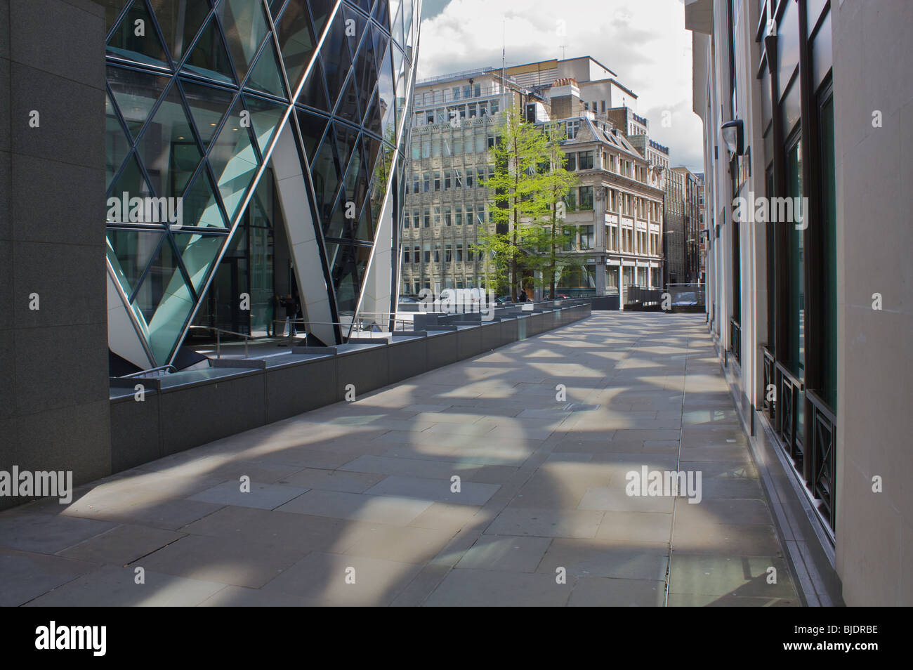 30 st mary axe the gherkin london