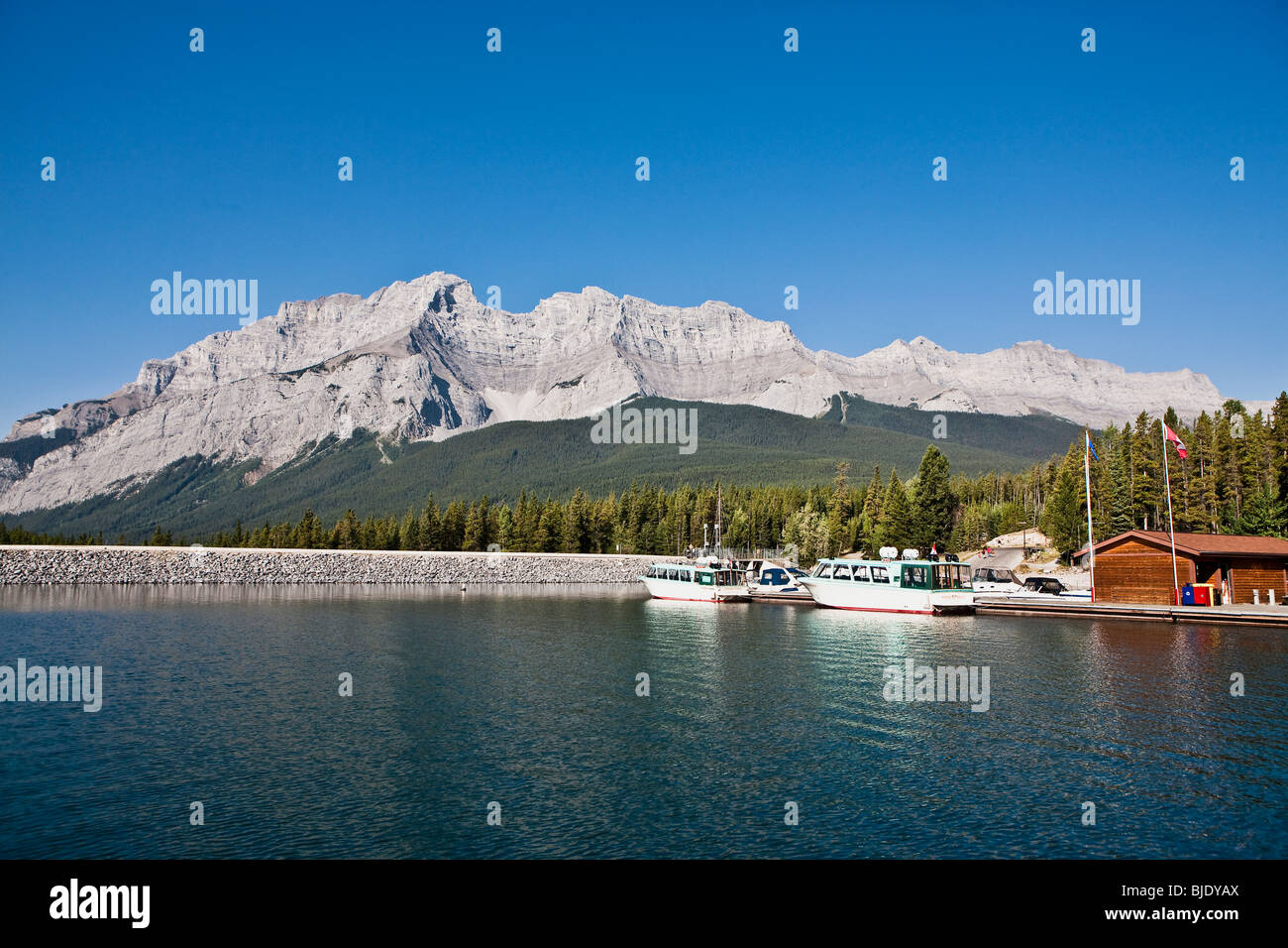 Cascade mountain banff national park hi-res stock photography and ...