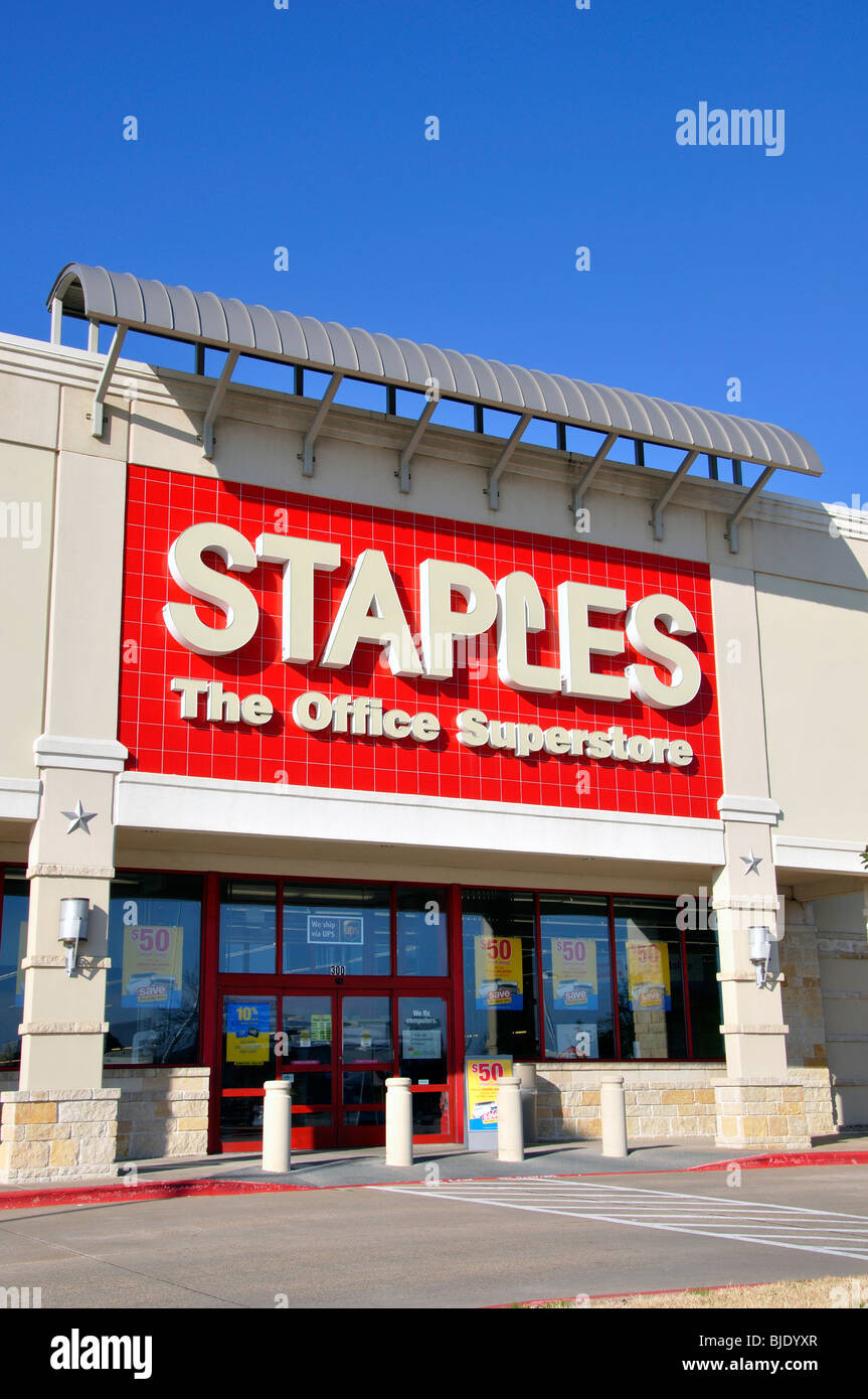 Staples store hi-res stock photography and images - Alamy