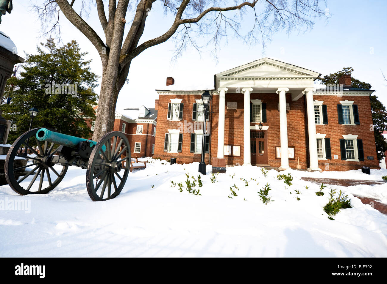 The Charlottesville Courthouse in winter with snow on the front lawn Stock Photo