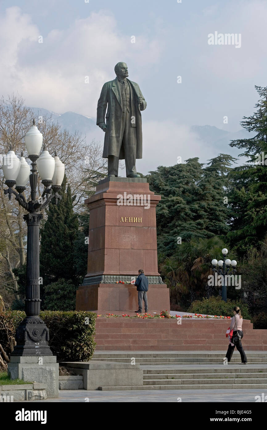 Ukraine,Crimea,Yalta,Lenin square,Lenin statue Stock Photo Alamy