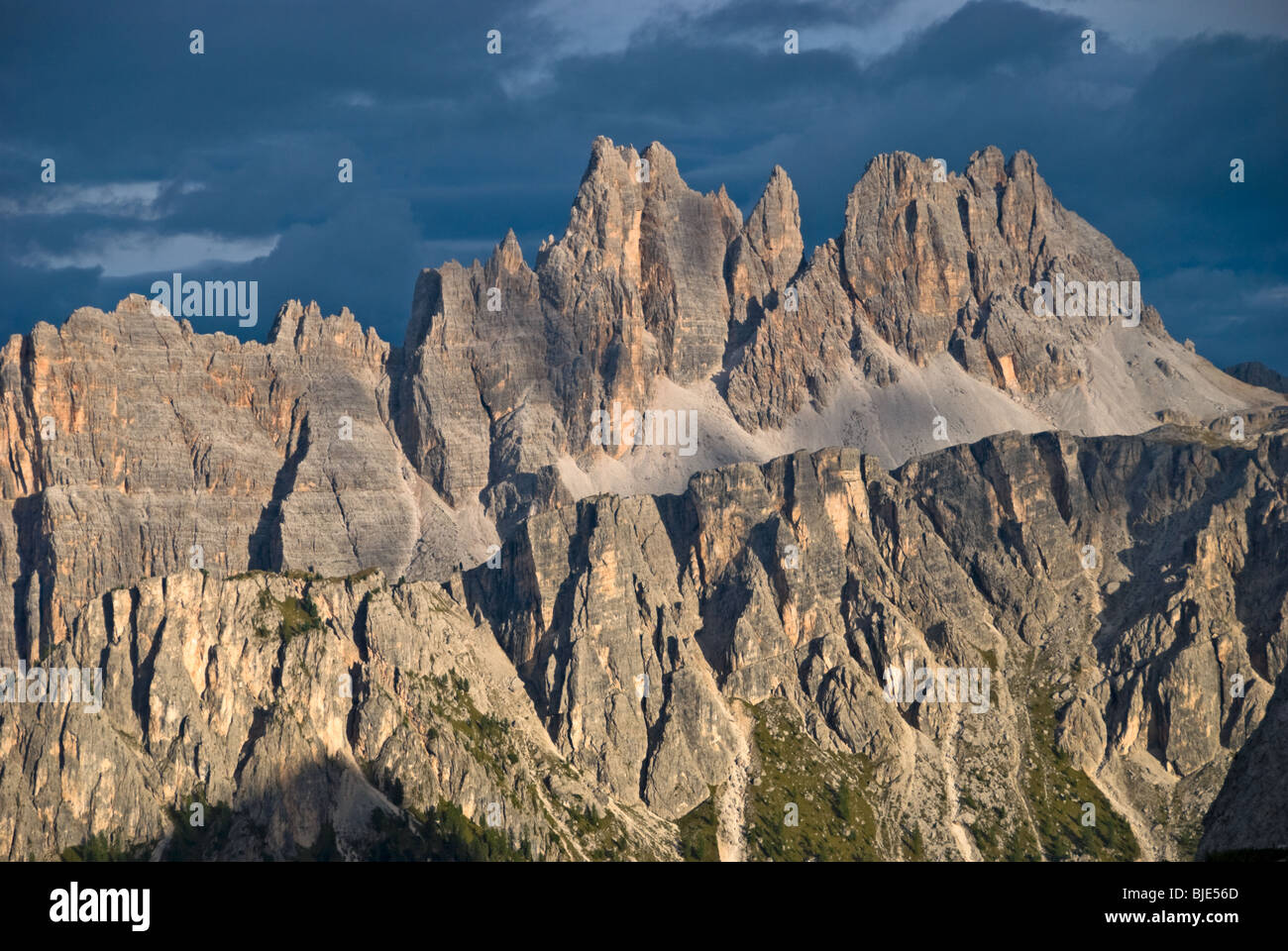 Jagged peaks mountain range hi-res stock photography and images - Alamy
