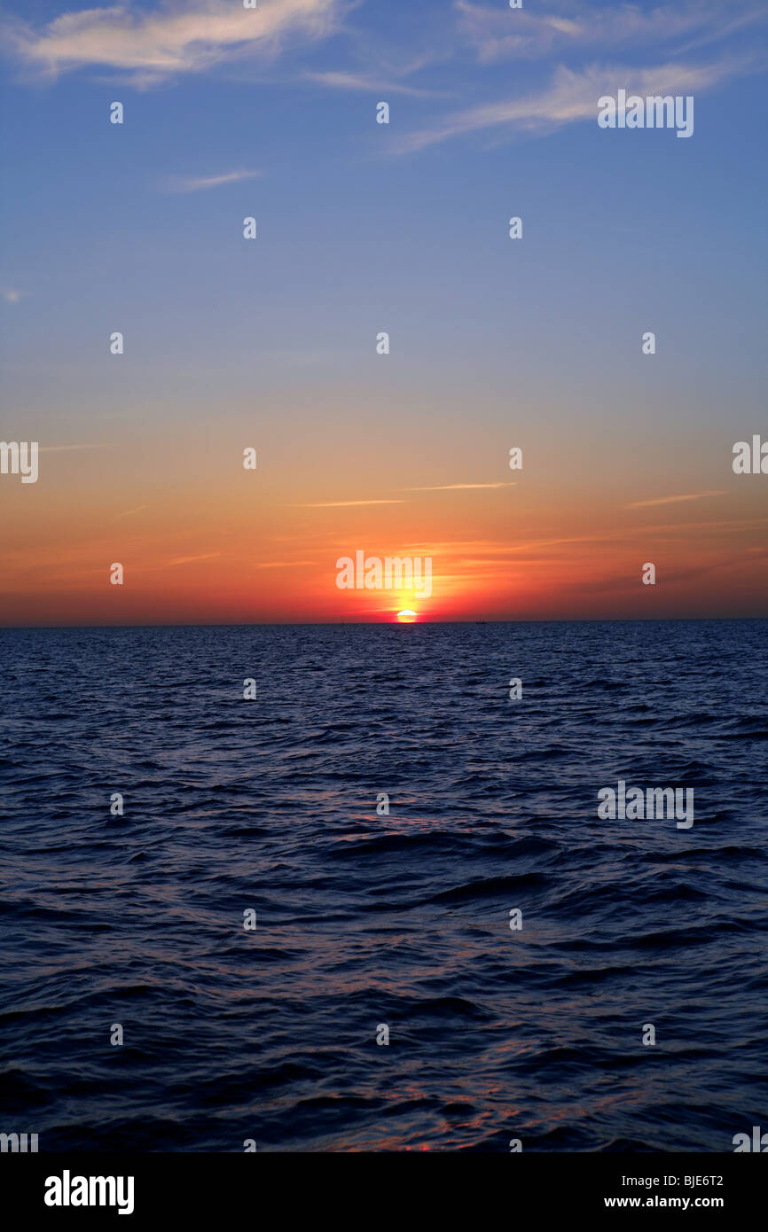 Beautiful red sunset in sea hi-res stock photography and images - Alamy