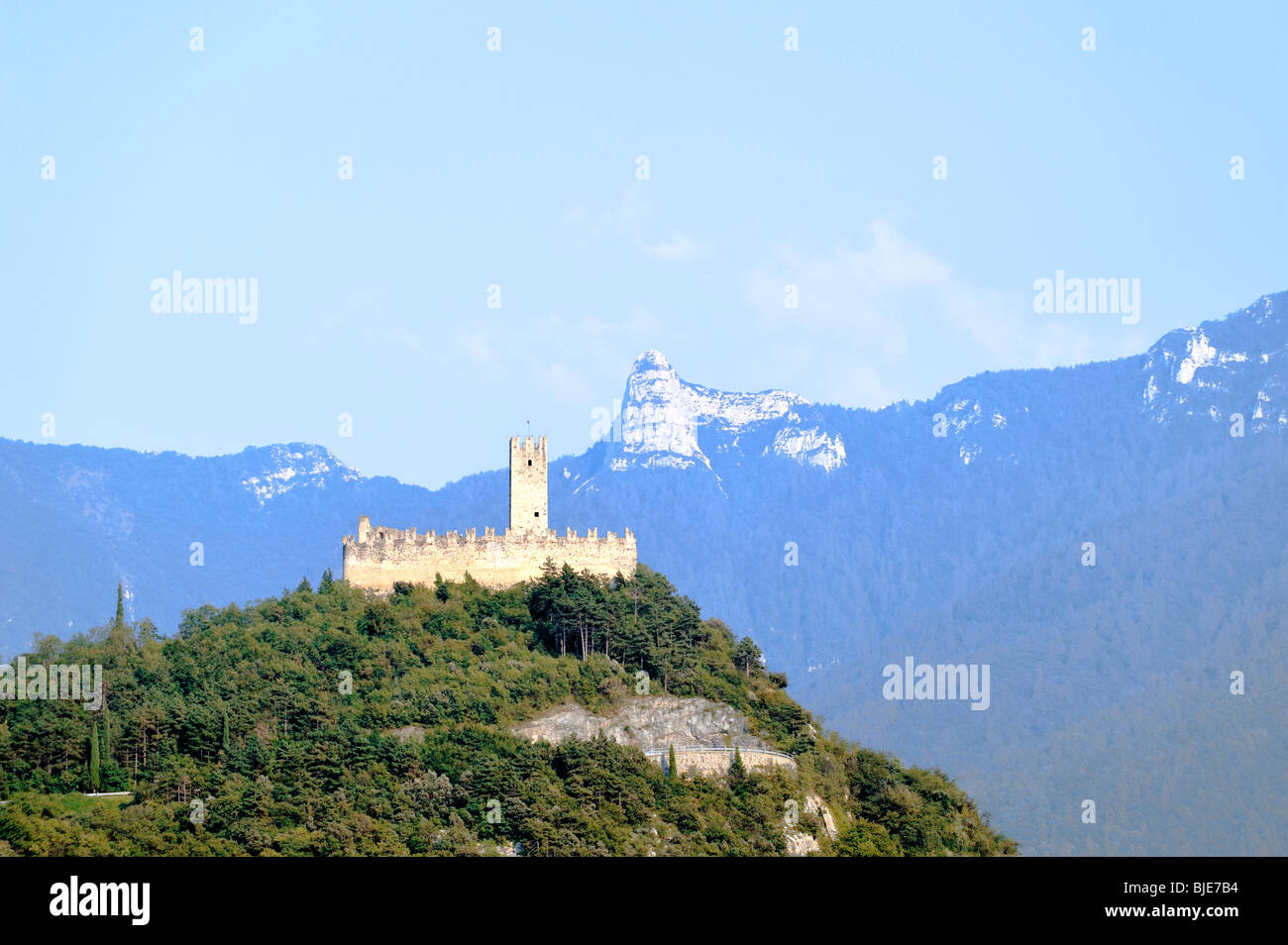 The Castello di Drena hilltop castle on limestone cliffs north of Lake Garda between Arco and Trento. Alto Adige region, Italy Stock Photo