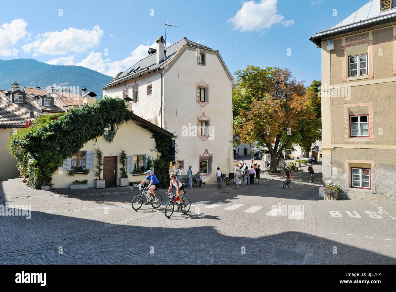 The centre of the Mediaeval walled town of Stadt Glurns, Glorenza, in the Val Venosta, Italian Alps. Alto Adige, Italy Stock Photo