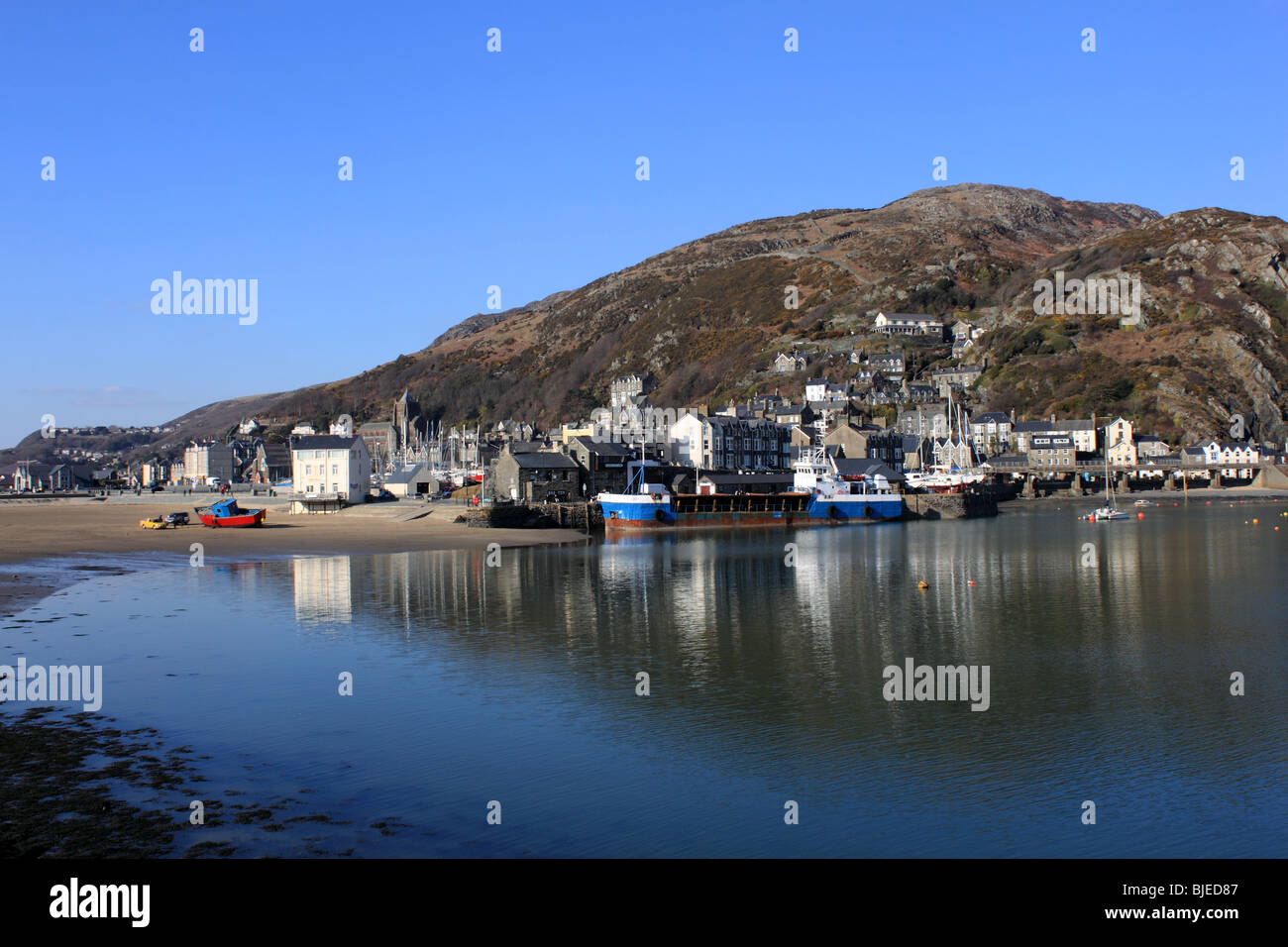 Barmouth Harbour and the 'Rock' of Dinas Oleu from Ynys Y Brawd, a sand dune breakwater at the mouth of the Mawddach estuary. Stock Photo