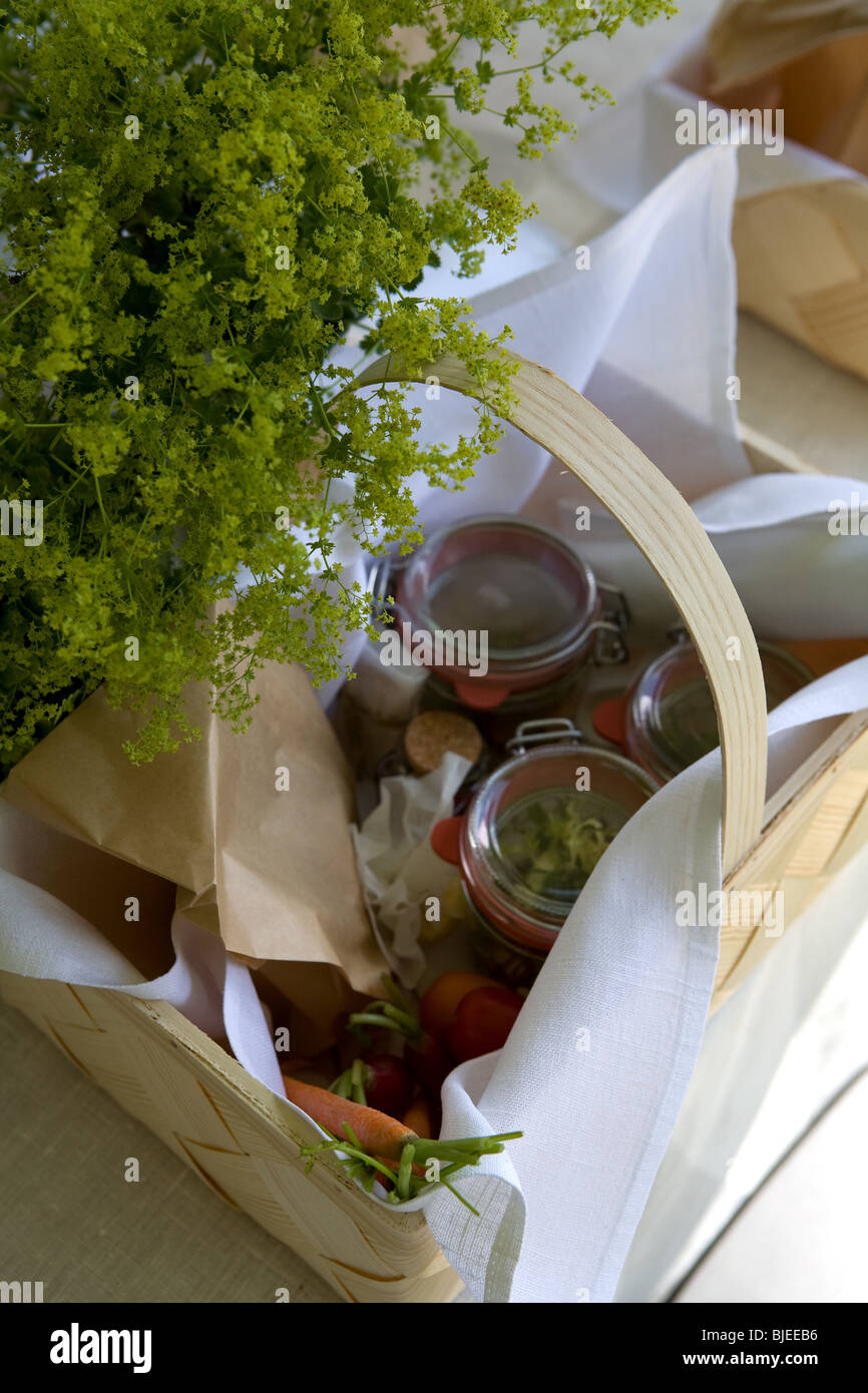 picnic basket, food, outdoor, vegetables, container Stock Photo Alamy