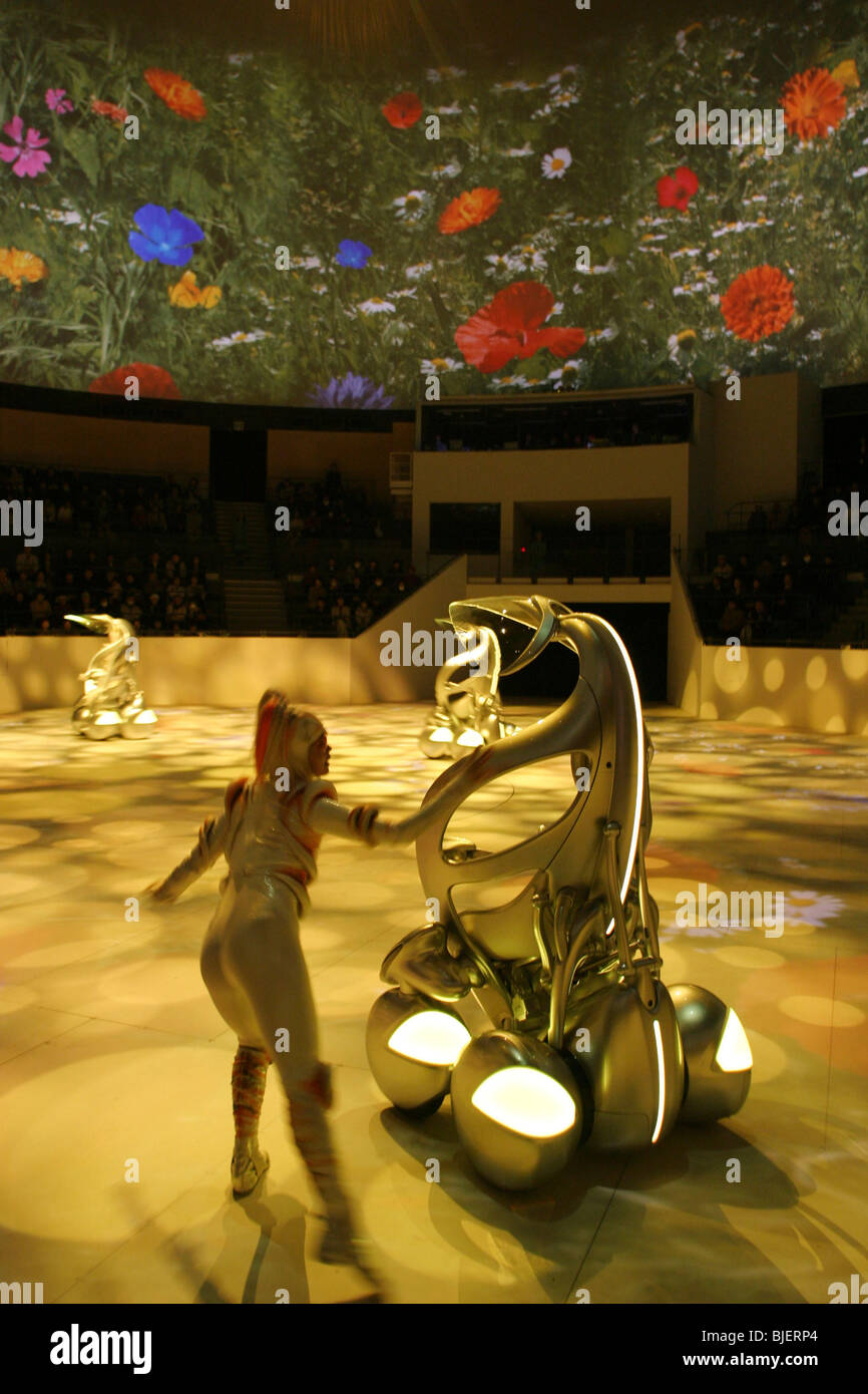Toyota 'i-unit' concept vehicles and dancers perform in a show at the Toyota Pavilion, at World Expo 2005, Japan. Stock Photo