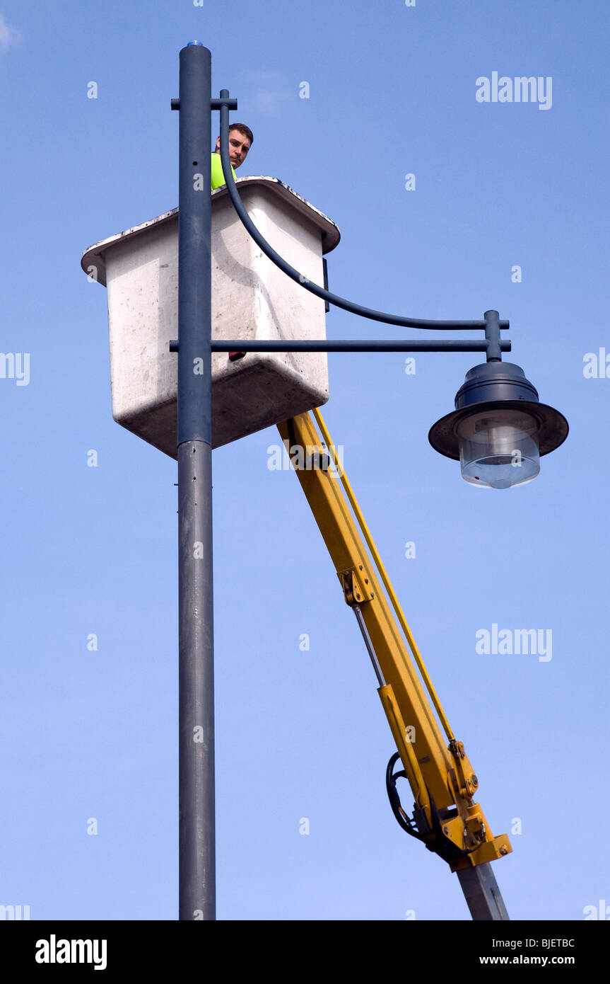 Street lamp repair maintenance hires stock photography and images Alamy