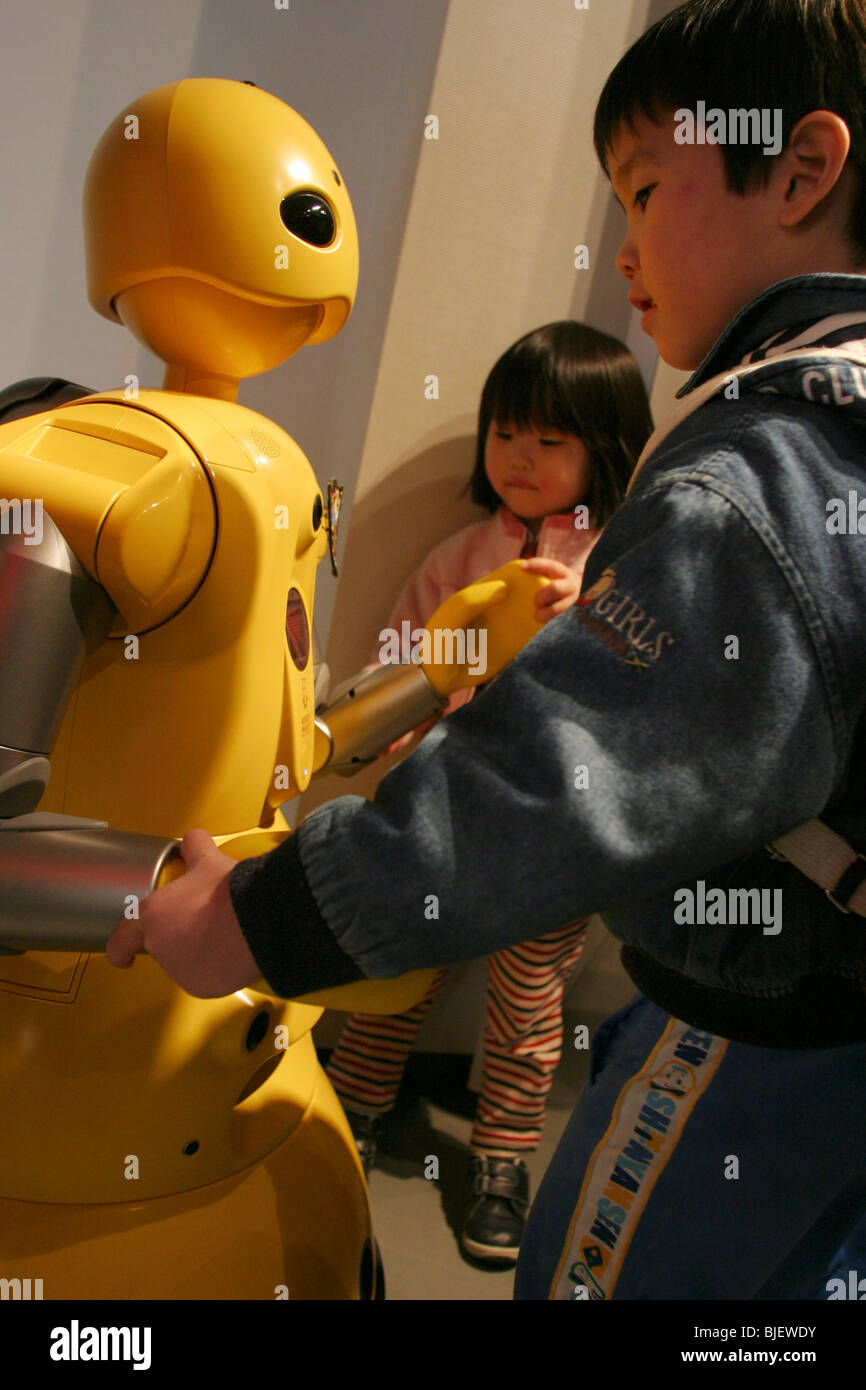WORLD EXPO 2005, Aichi, Japan. "Wakamaru' a reception robot, can