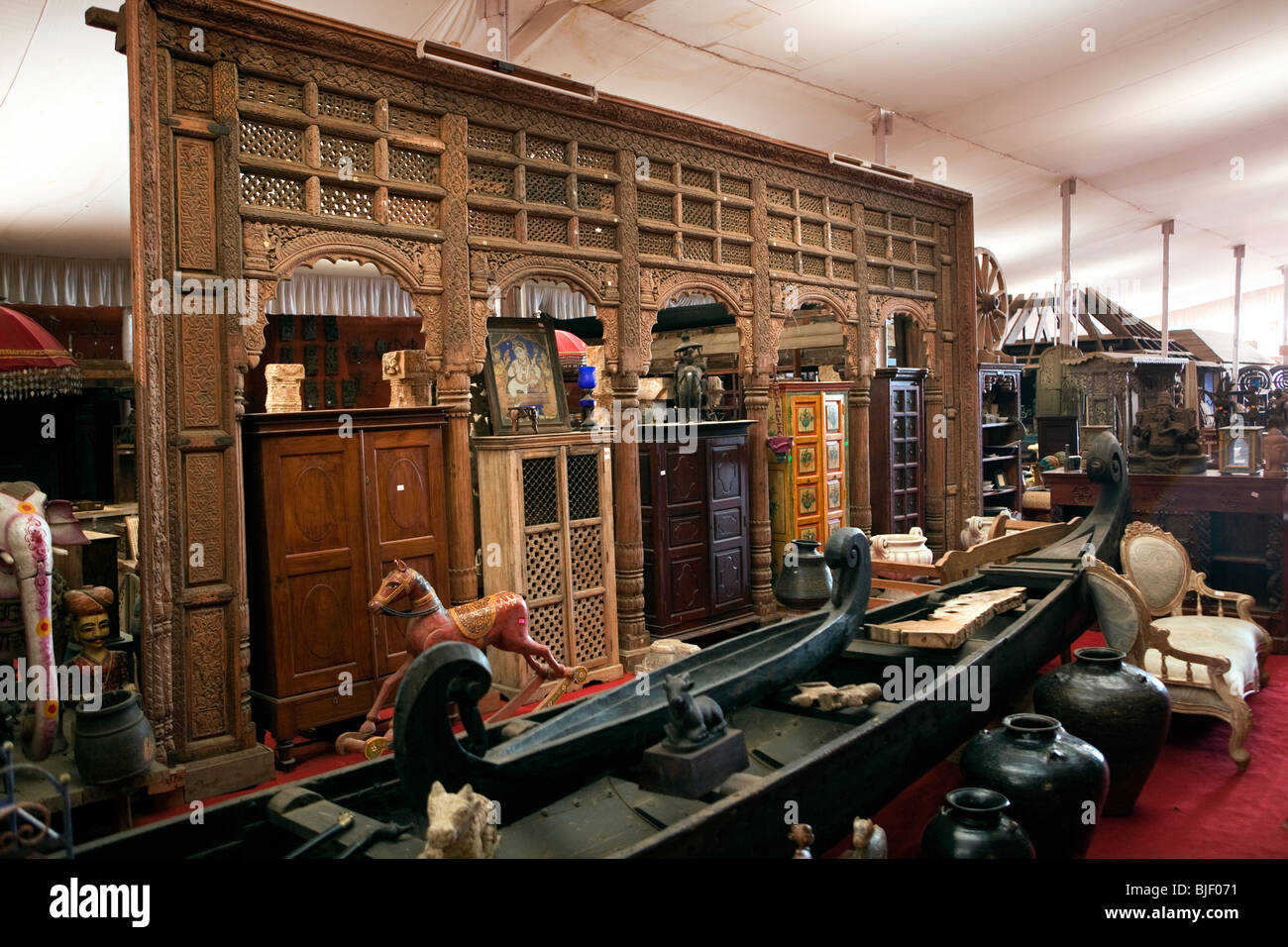 India, Kerala, Kochi, Mattancherry, Jewtown, architectural antiques displayed in large shop Stock Photo