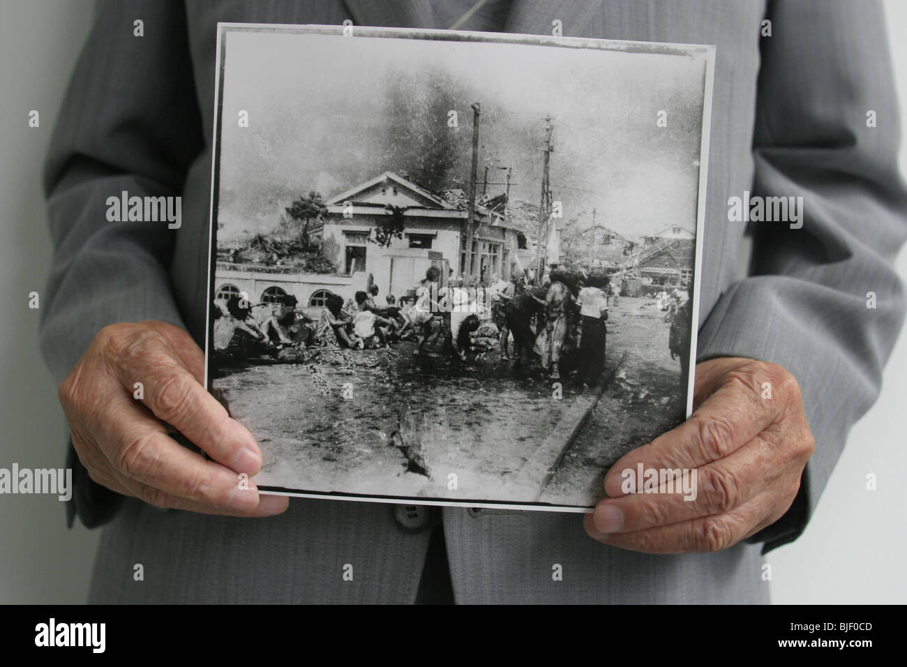 Sunao Tsuboi on Miyuki Bridge, where he was photographed 3 hours after the atomic bombing of Hiroshima. Stock Photo