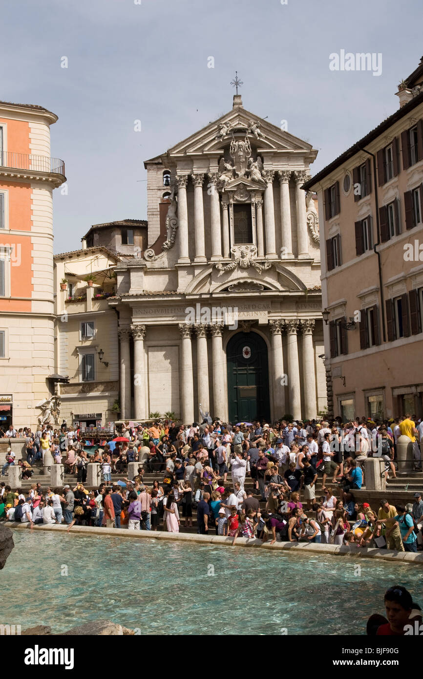 Fontana di trevi crowds hi-res stock photography and images - Alamy