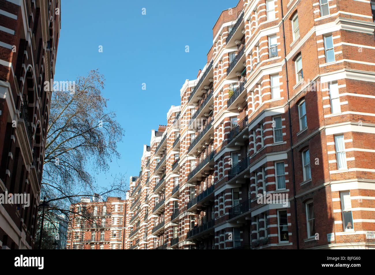 Sw1 victoria hires stock photography and images Alamy