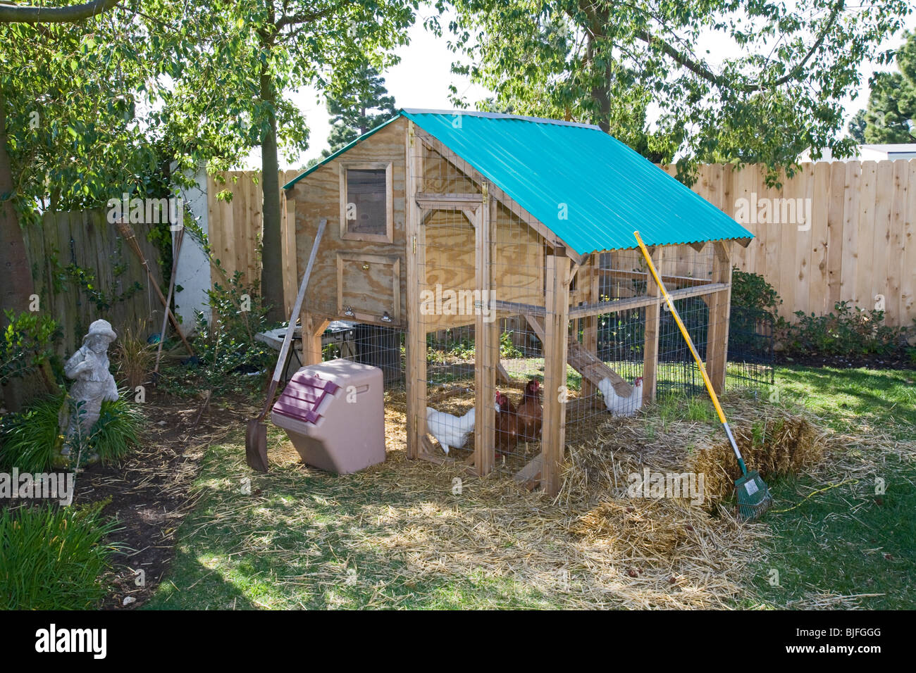 Chicken coop hires stock photography and images Alamy